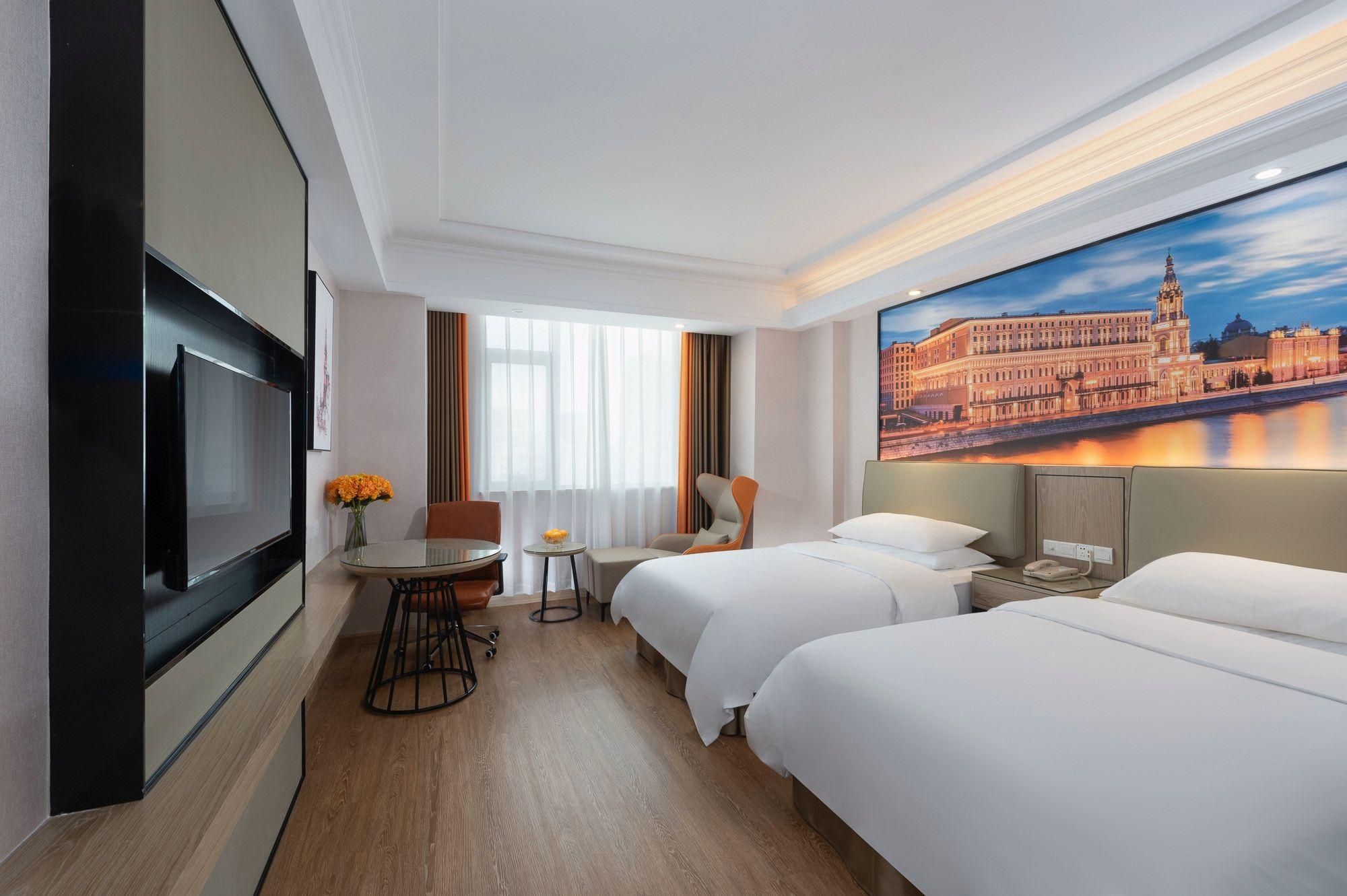 Double Room with Mah-jongg Table