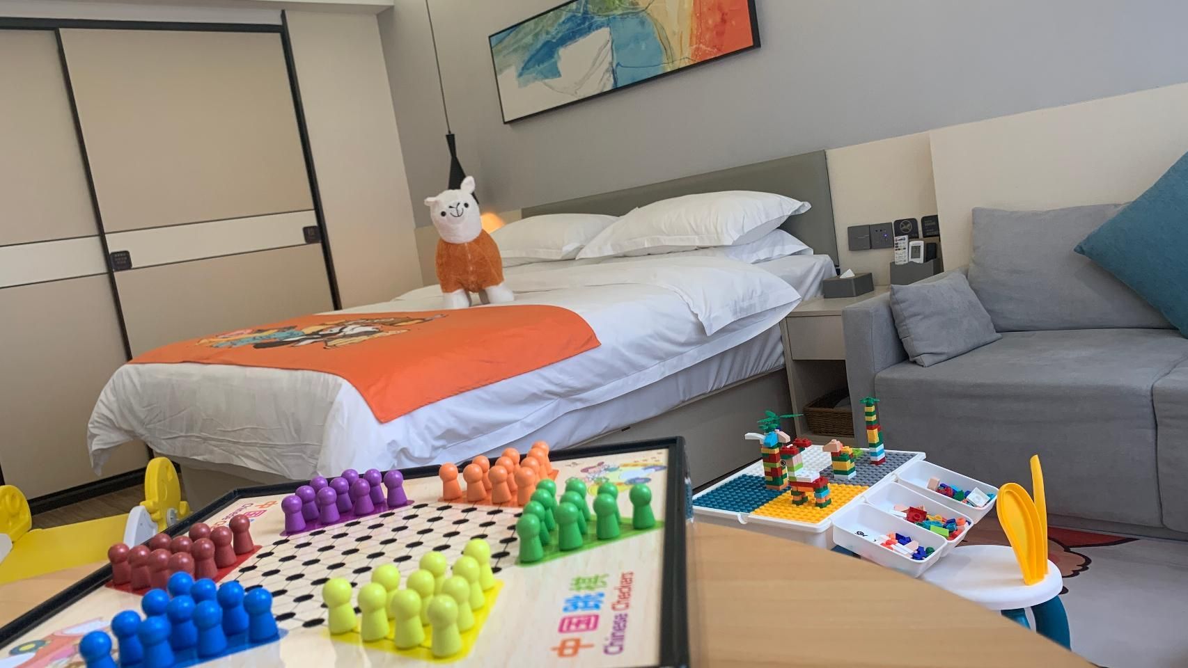 Deluxe Family Kids Room
