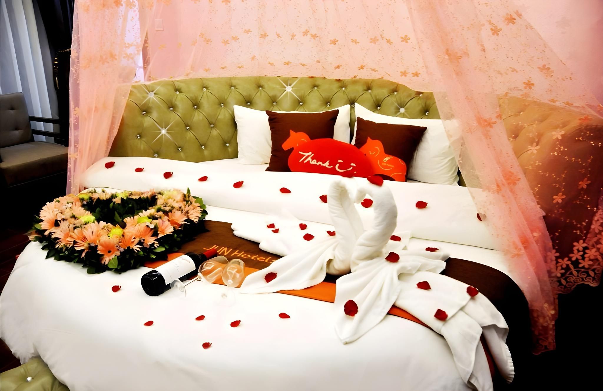 Custom Round Bed Room