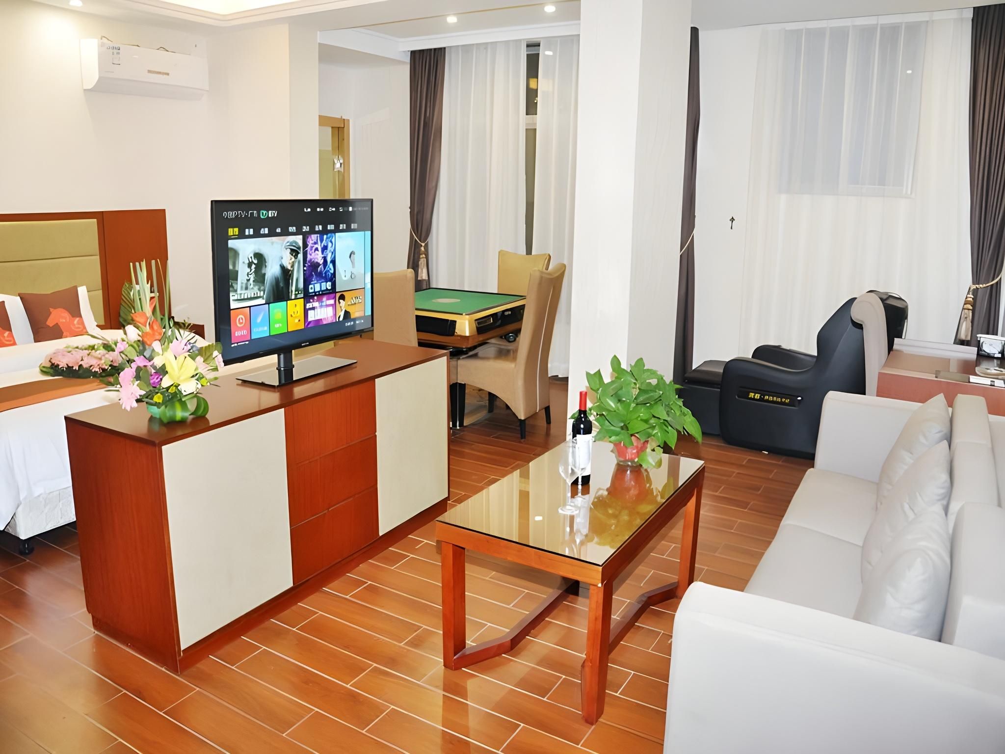 Deluxe Business Queen Room