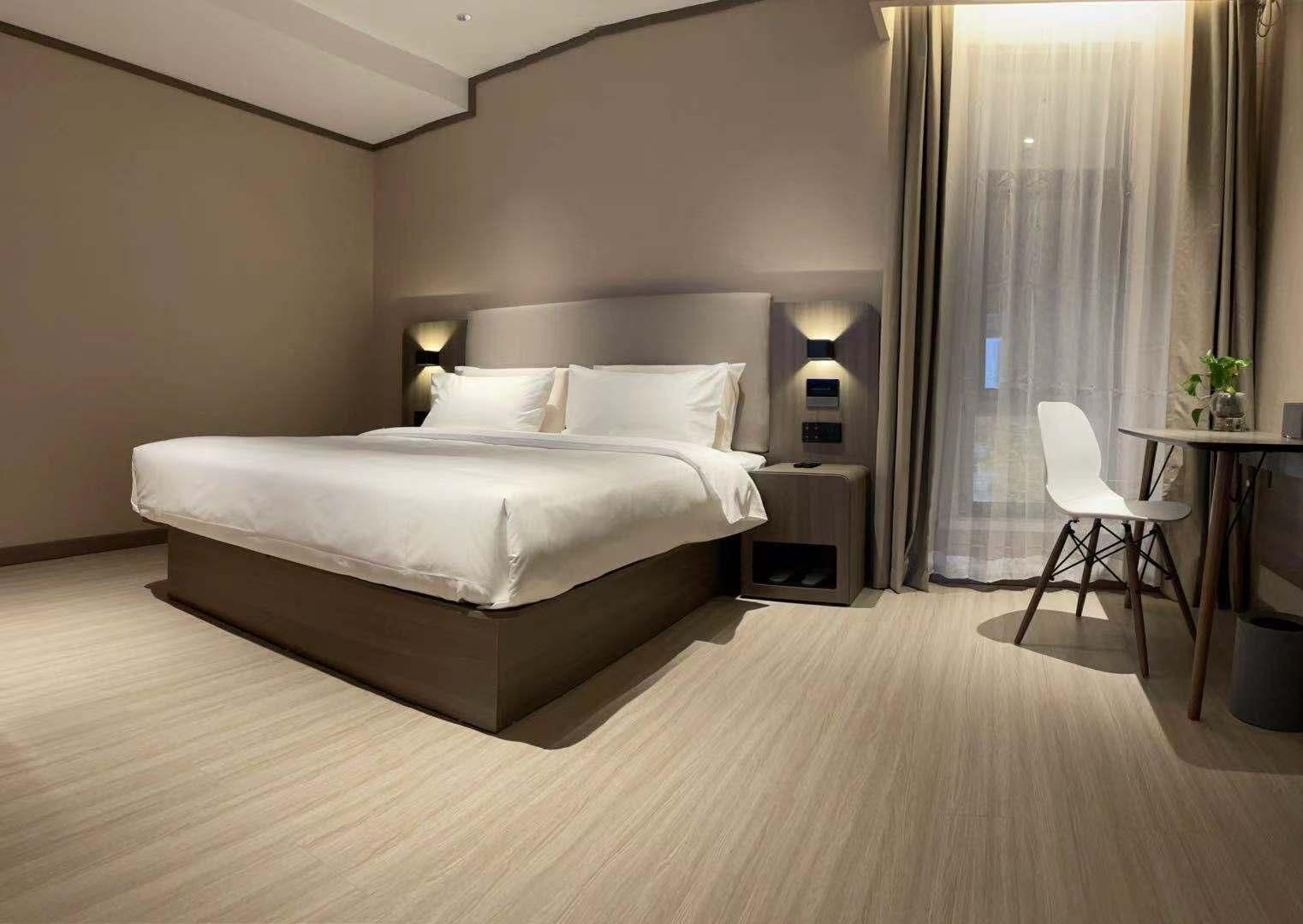 Huazhu - Room With Bed