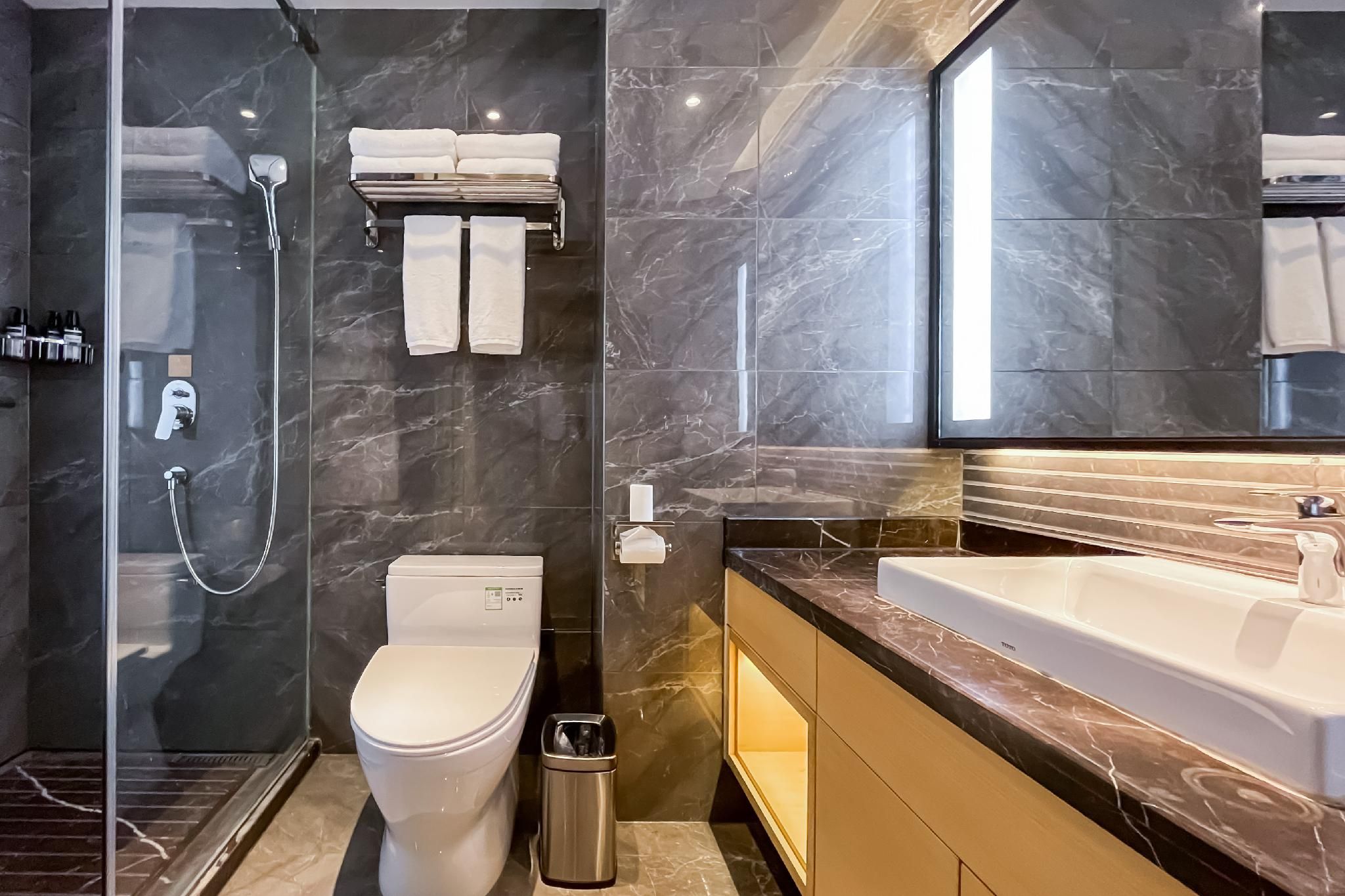 Huazhu - Room With Bed