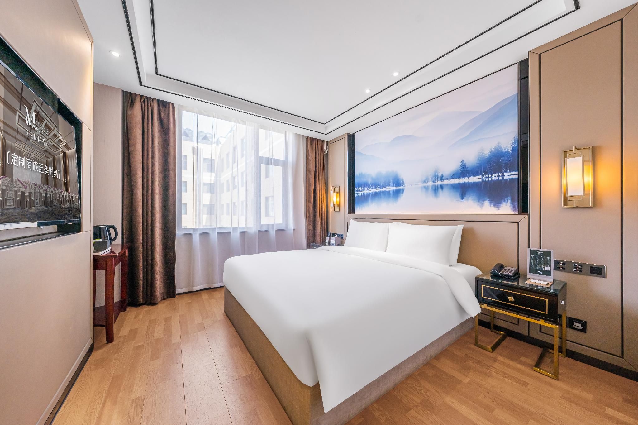 Huazhu - Room With Bed