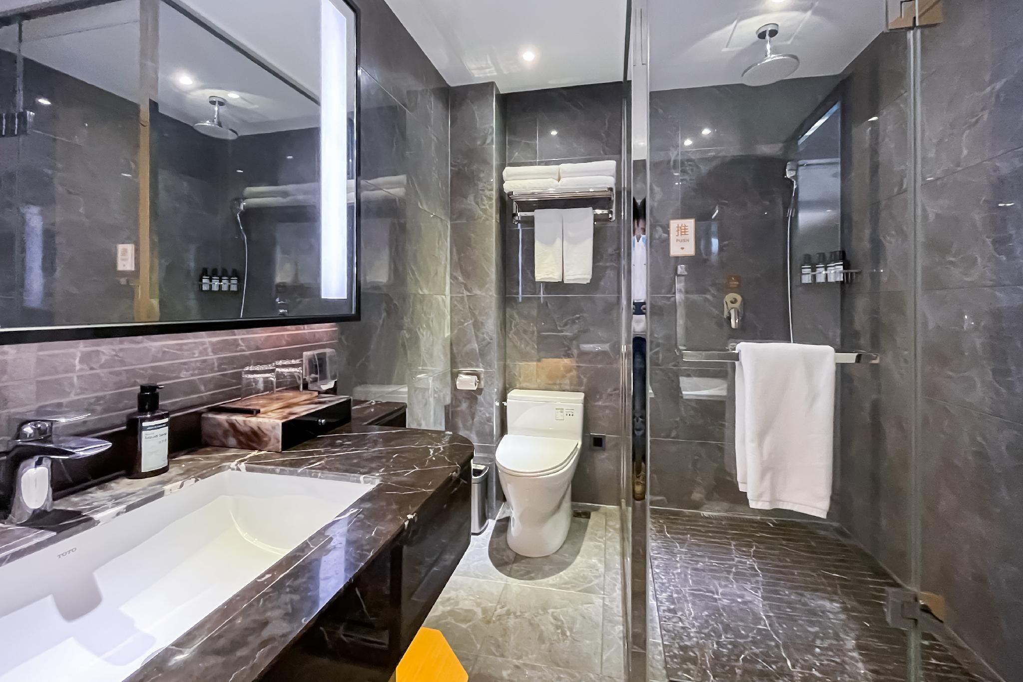 Huazhu - Executive Bed Room