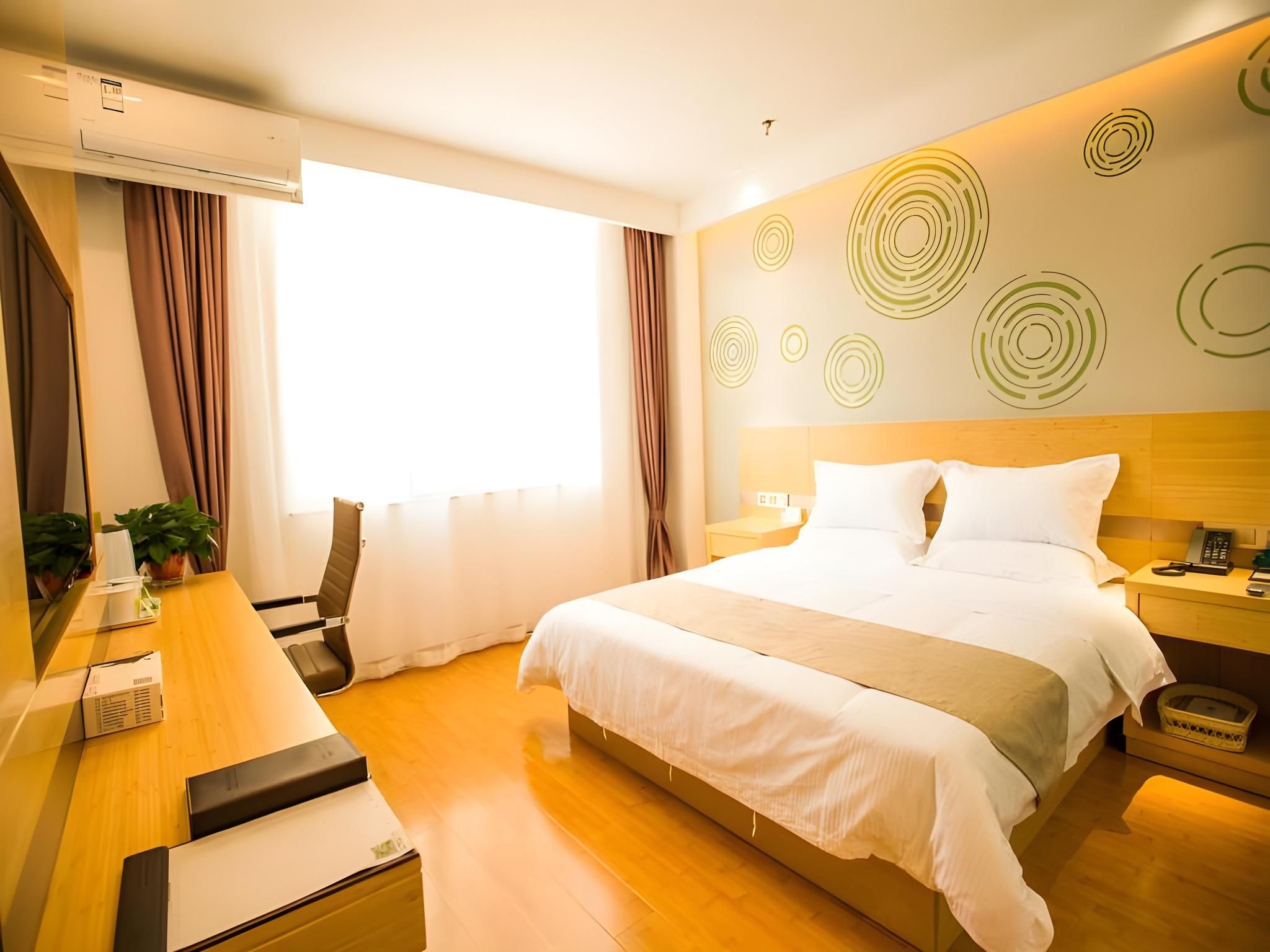 Hotel Queen Room