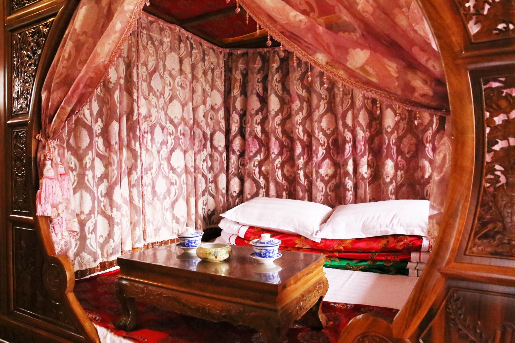 GTI - Feature 1 Bed, KANG Bed for 2 people