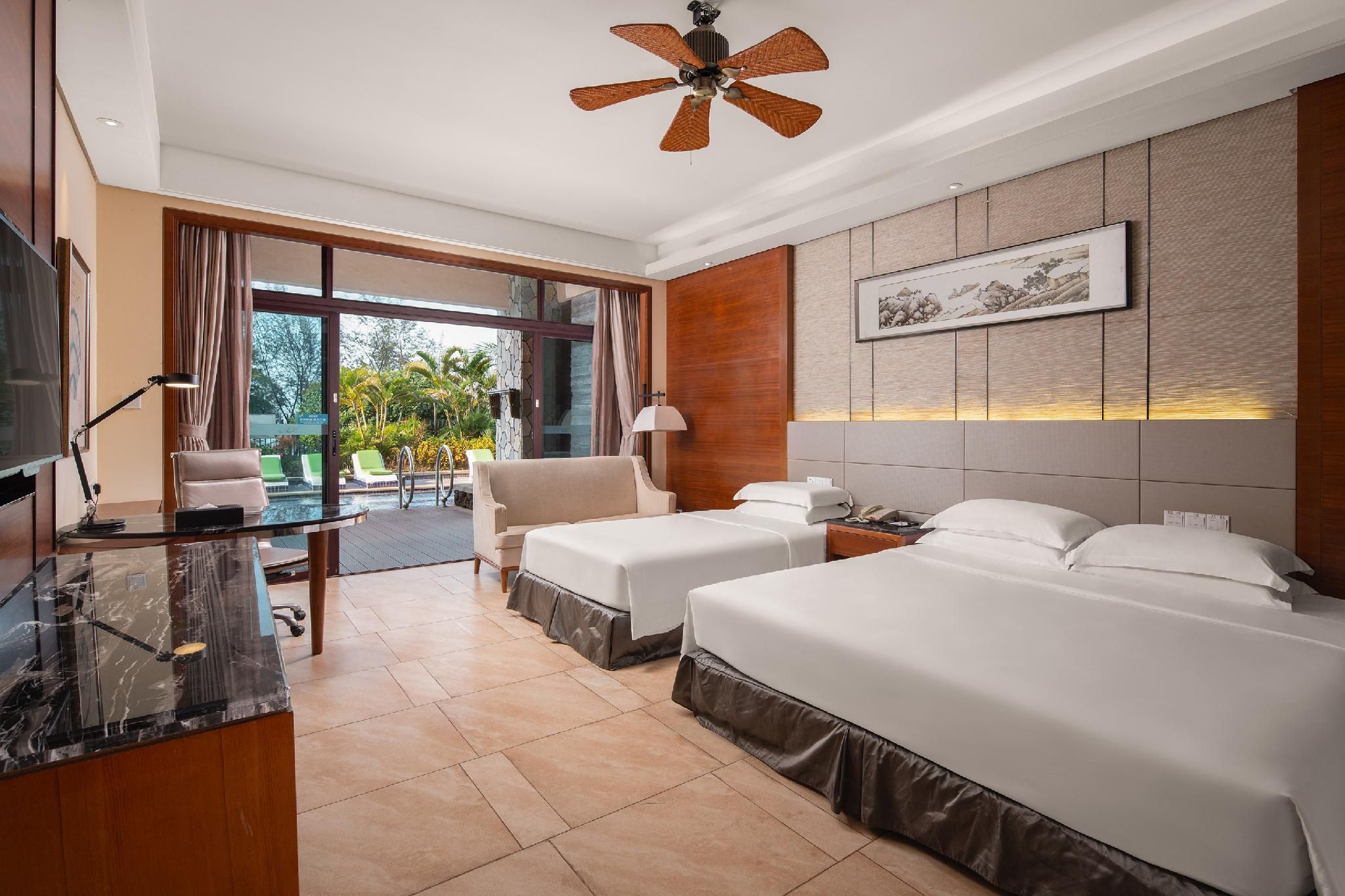Family Kids Room with Pool