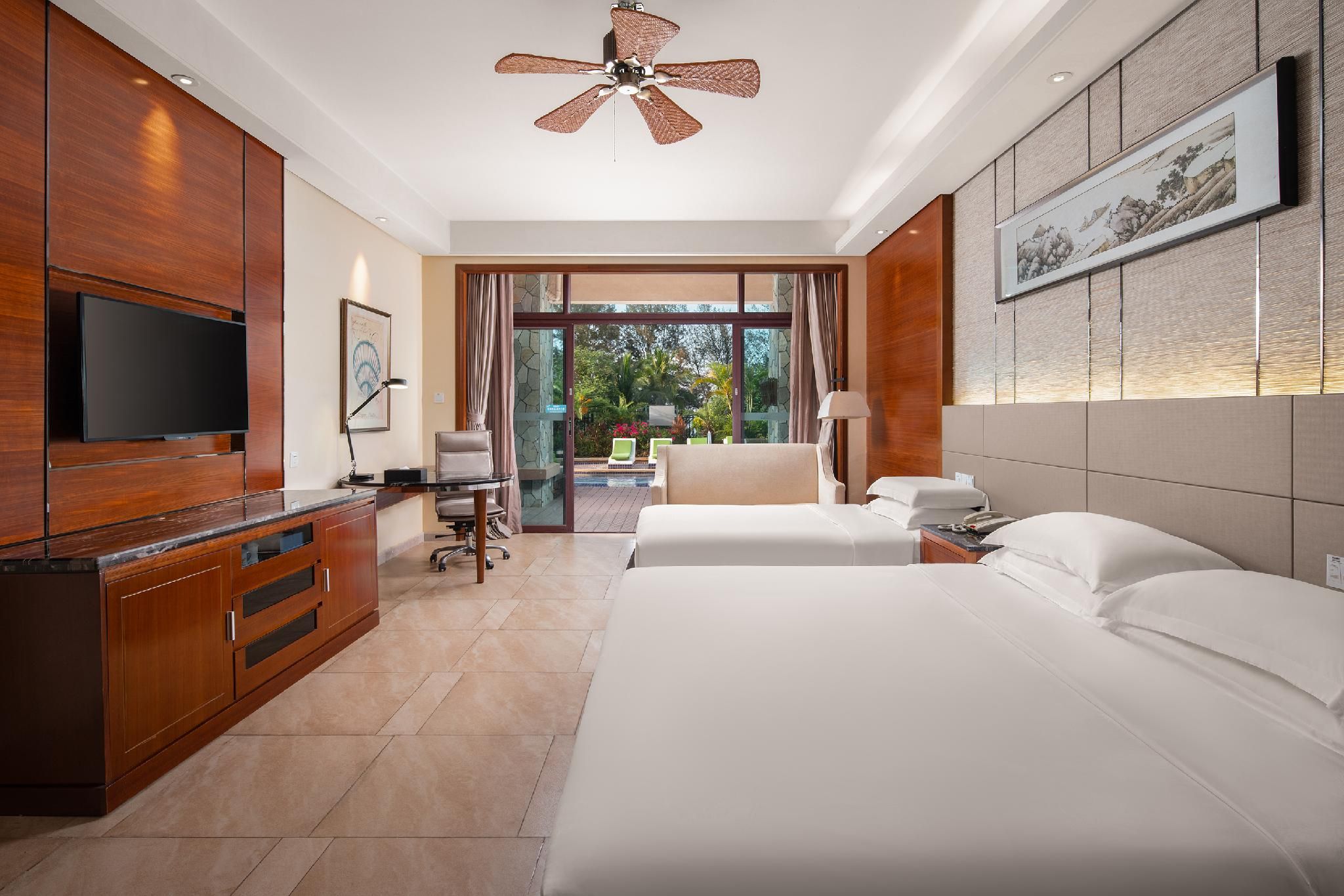 Family Kids Room with Pool