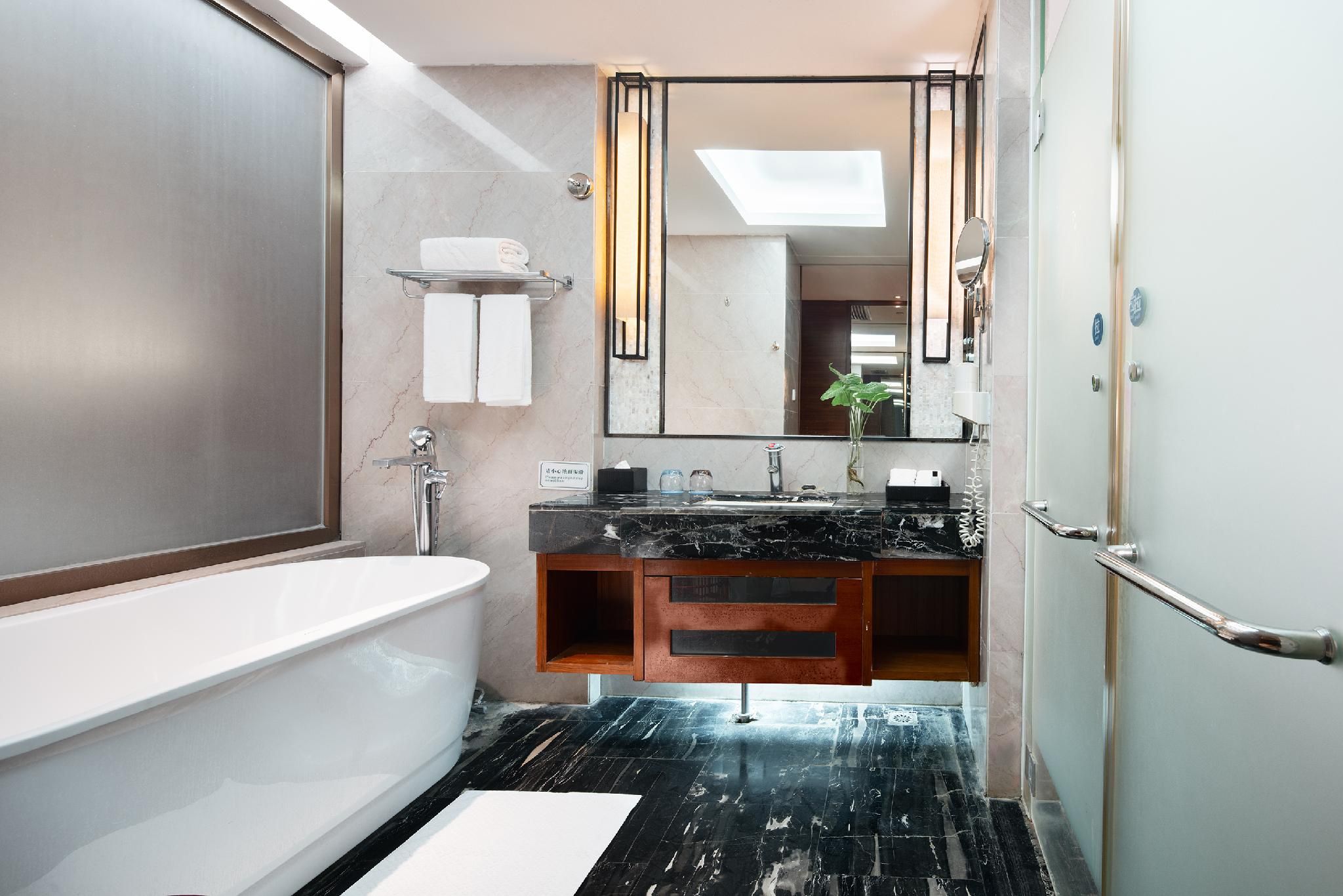 1 Bed Room with Balcony and View