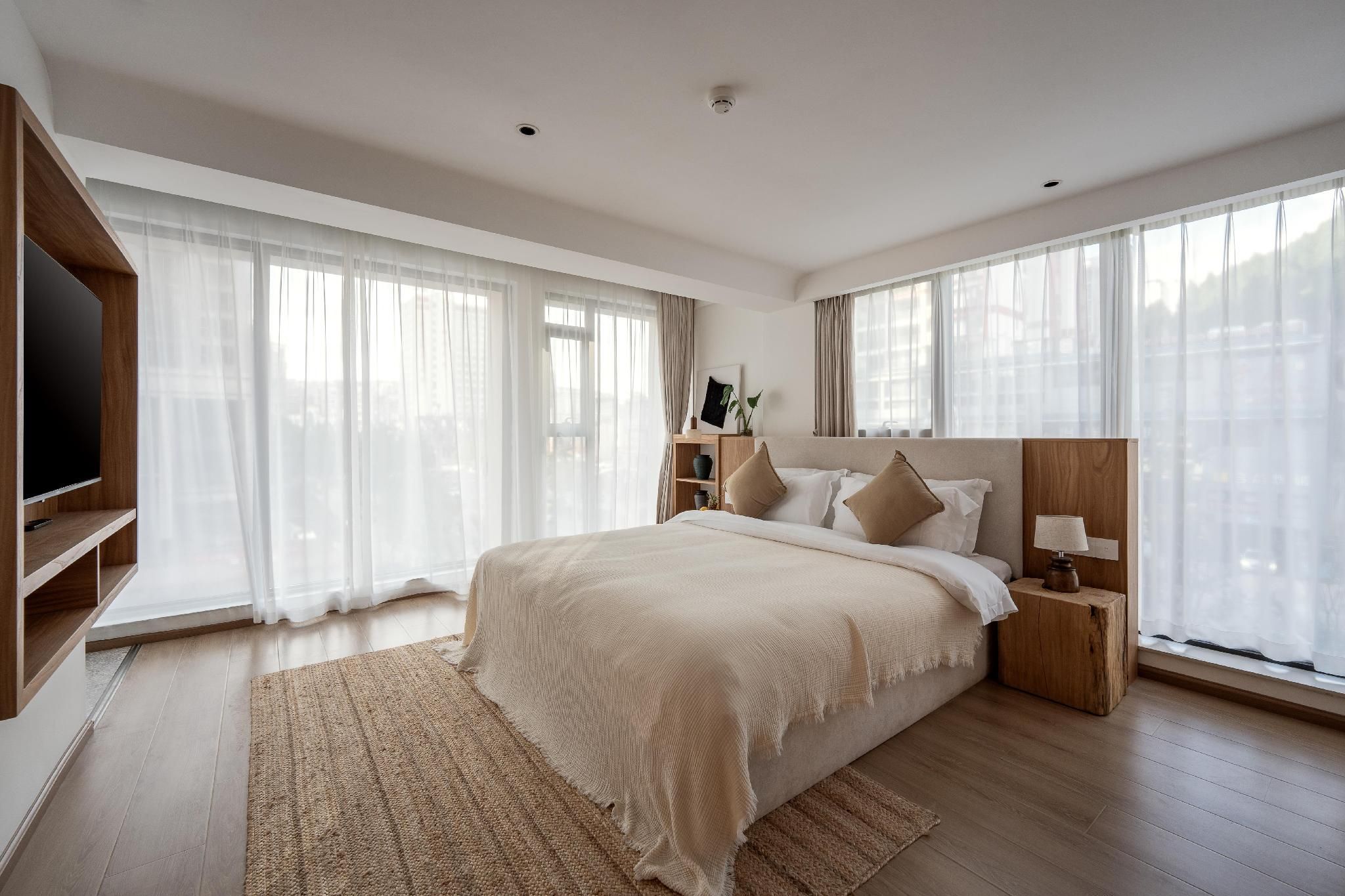 Family Connecting Rooms with King Bed and 2 Single Beds