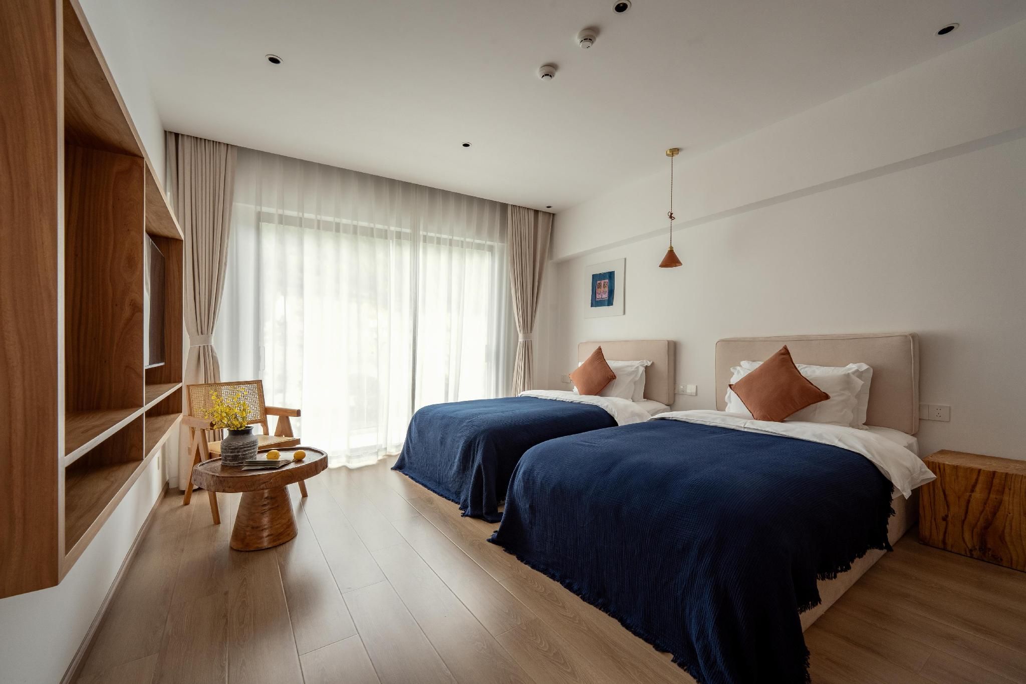 Cozy Twin Room with Balcony