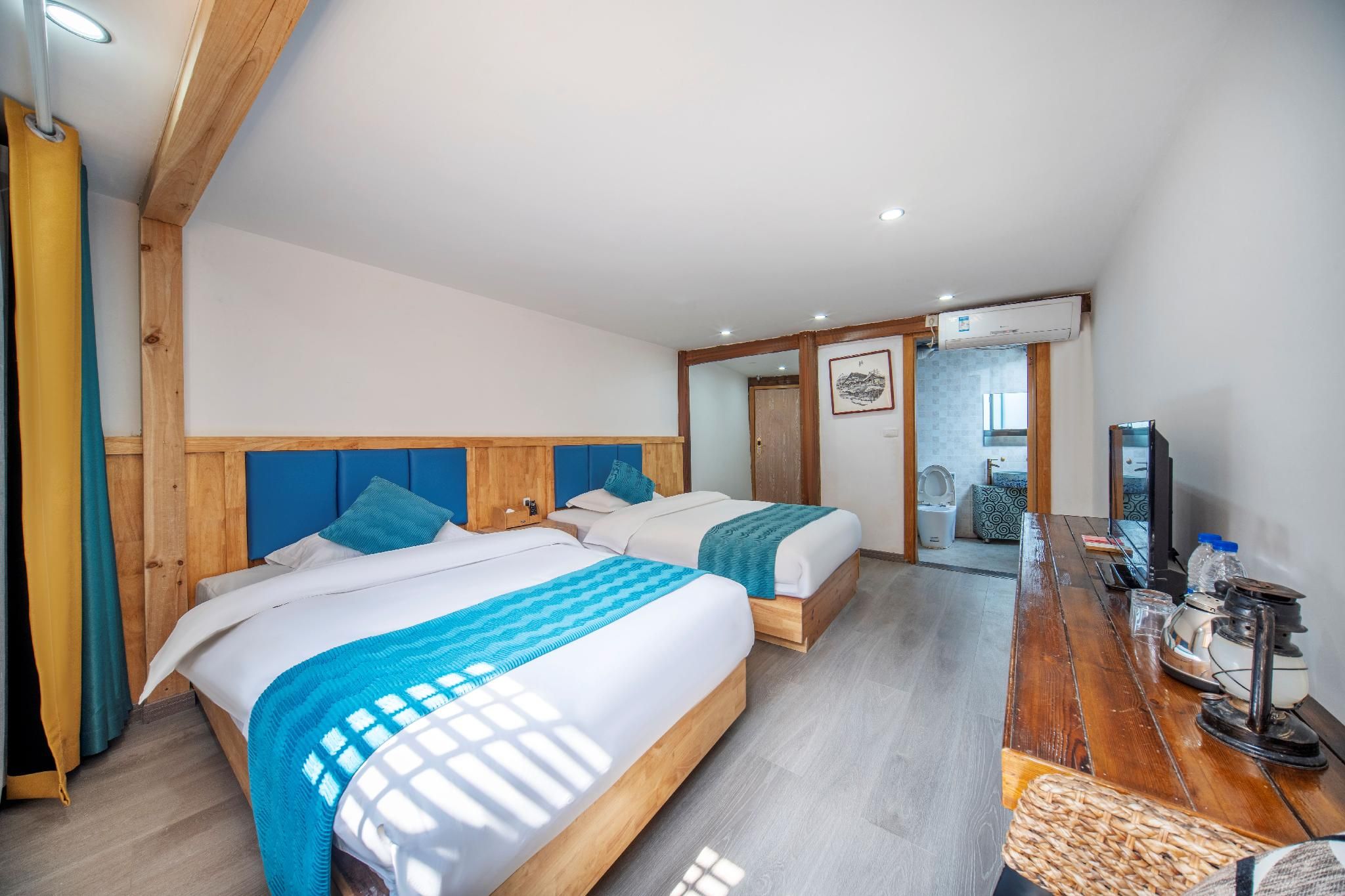 Guest Room - Twin Beds