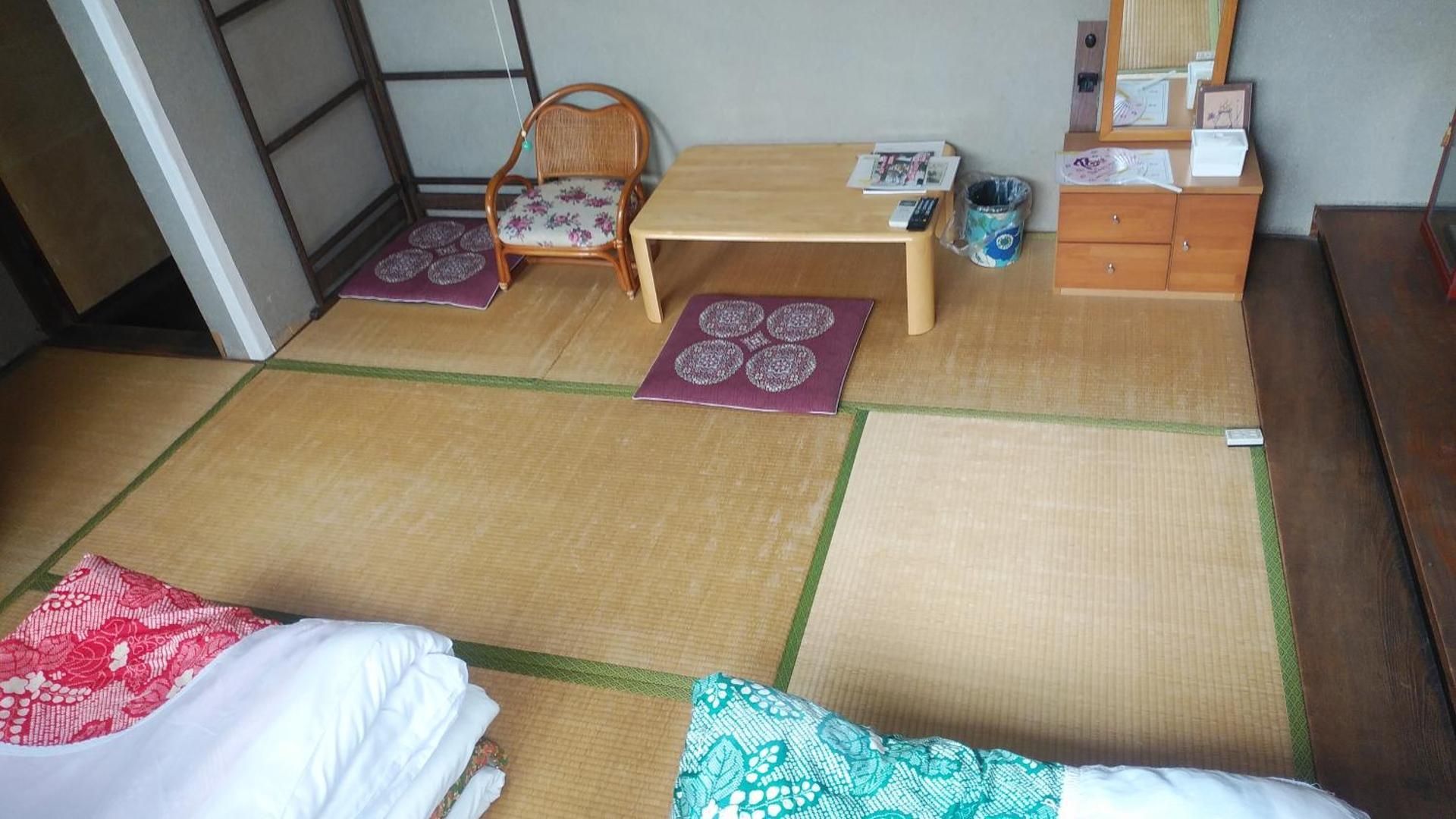 Japanese-Style Room with Shared Bathroom - Female Only