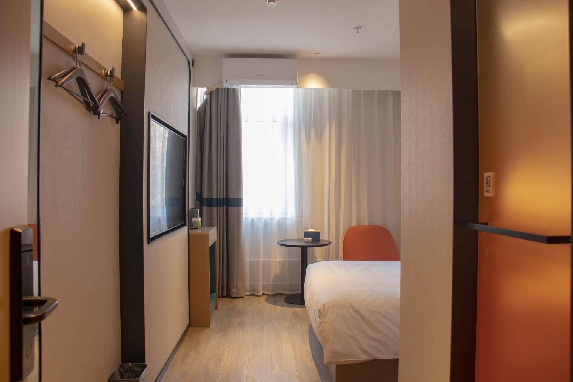 Huazhu - Room With Bed