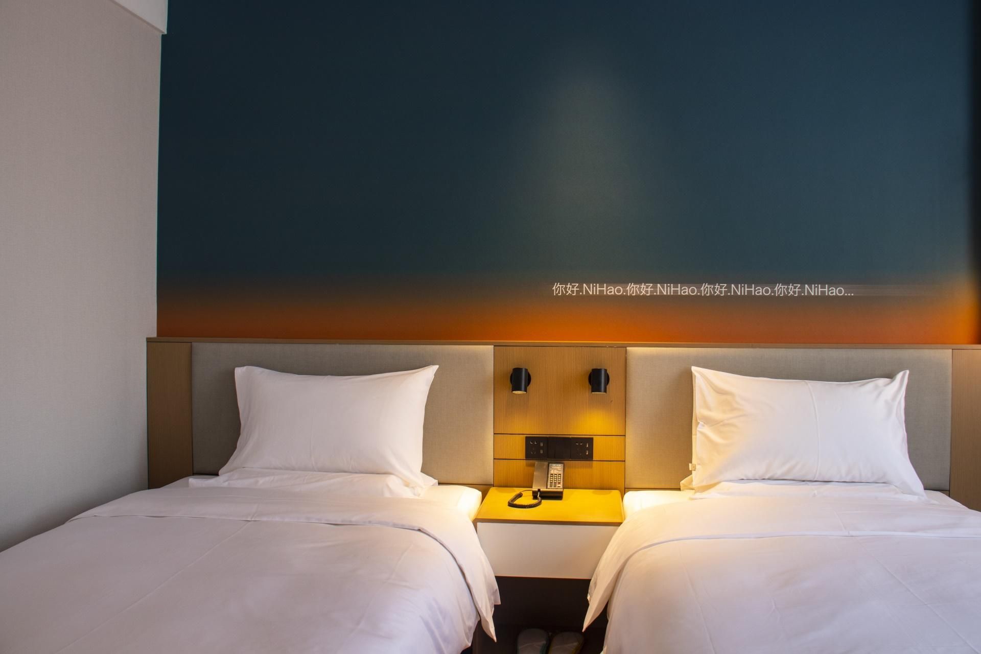 Huazhu - Superior Twin