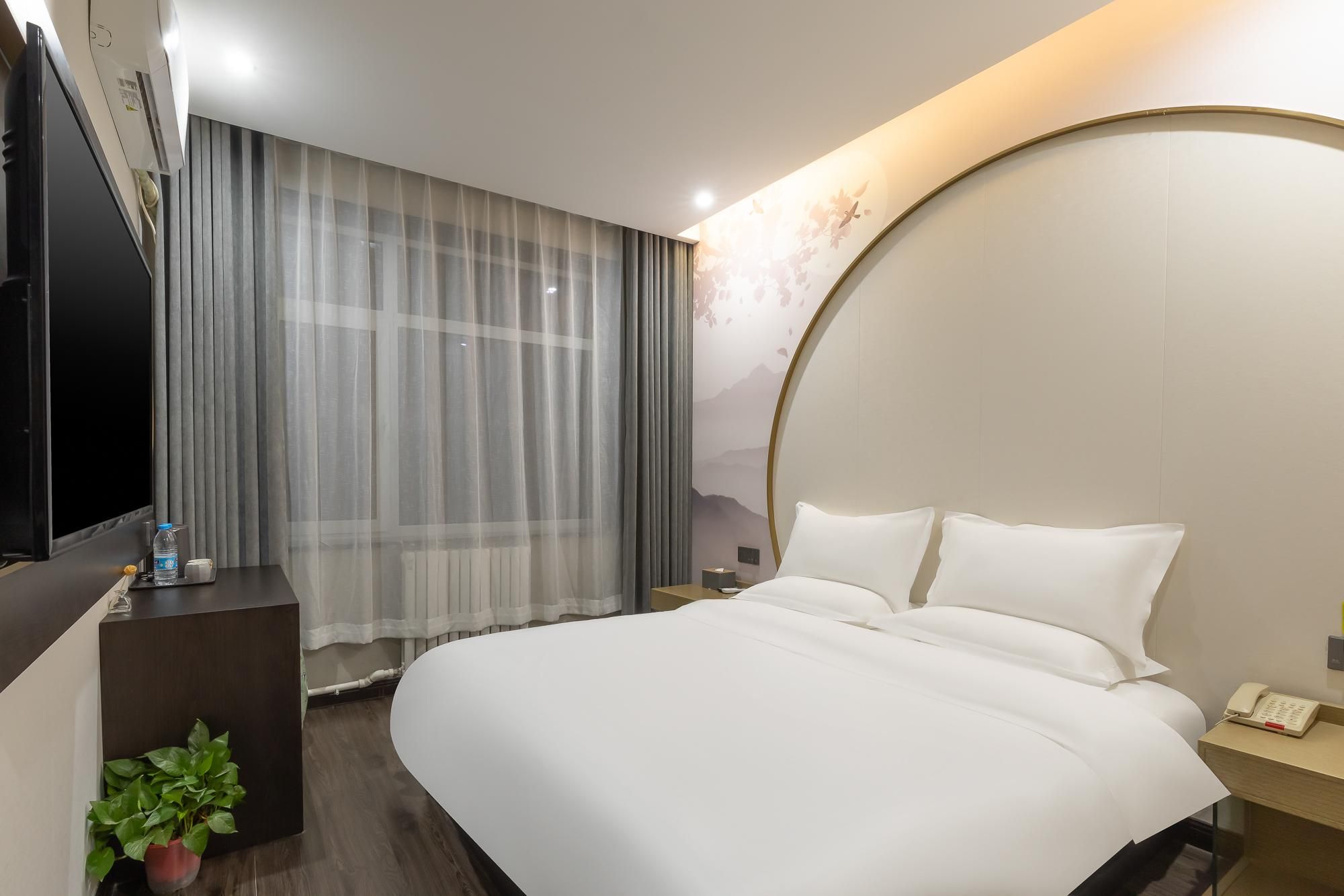 Huazhu - Room With Bed