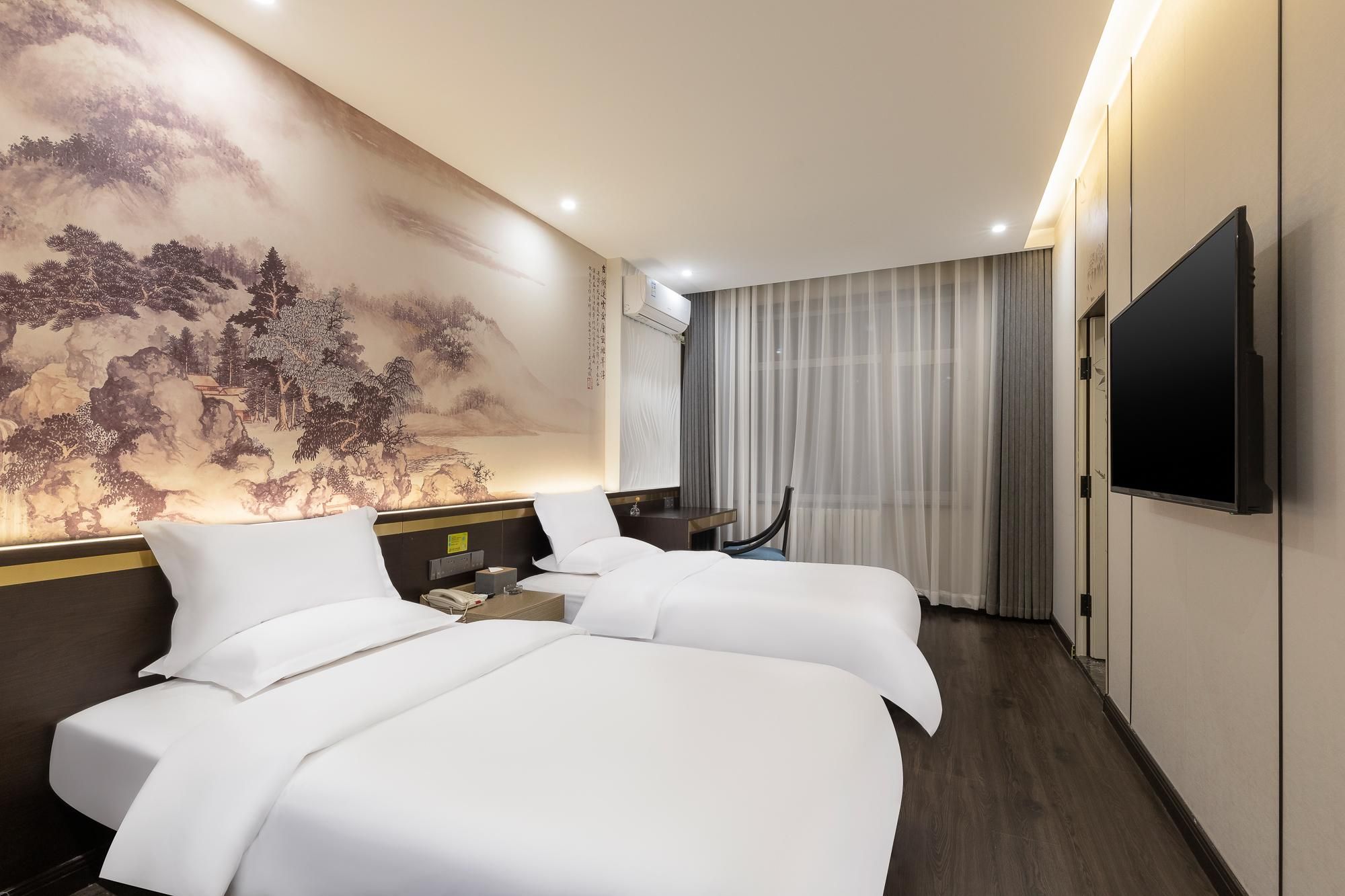 Huazhu - Superior Twin