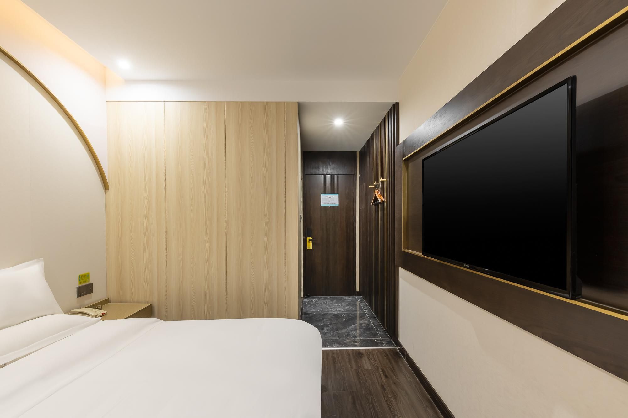 Huazhu - Room With Bed