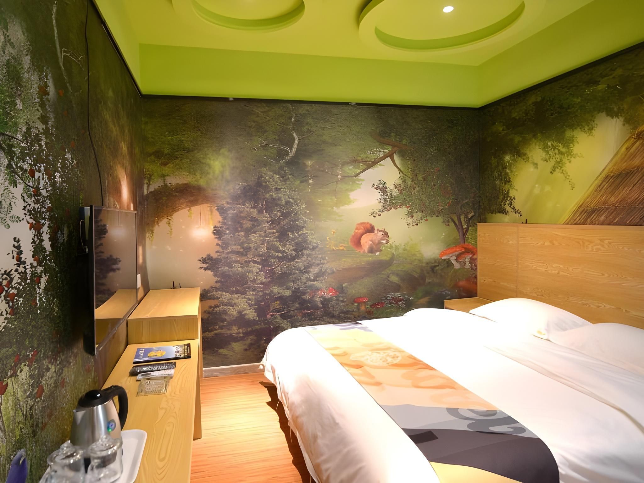 Feature Queen Room