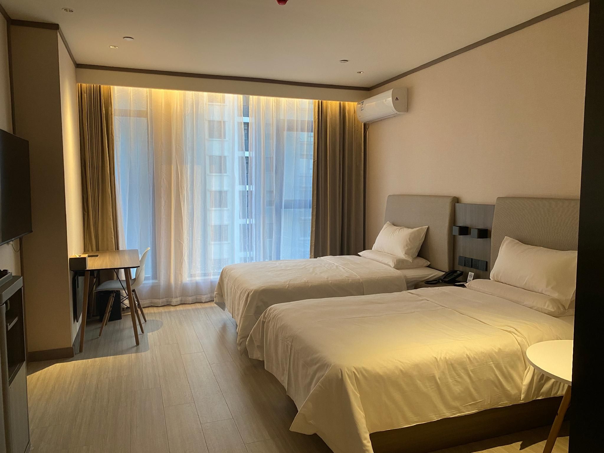 Huazhu - Family Room