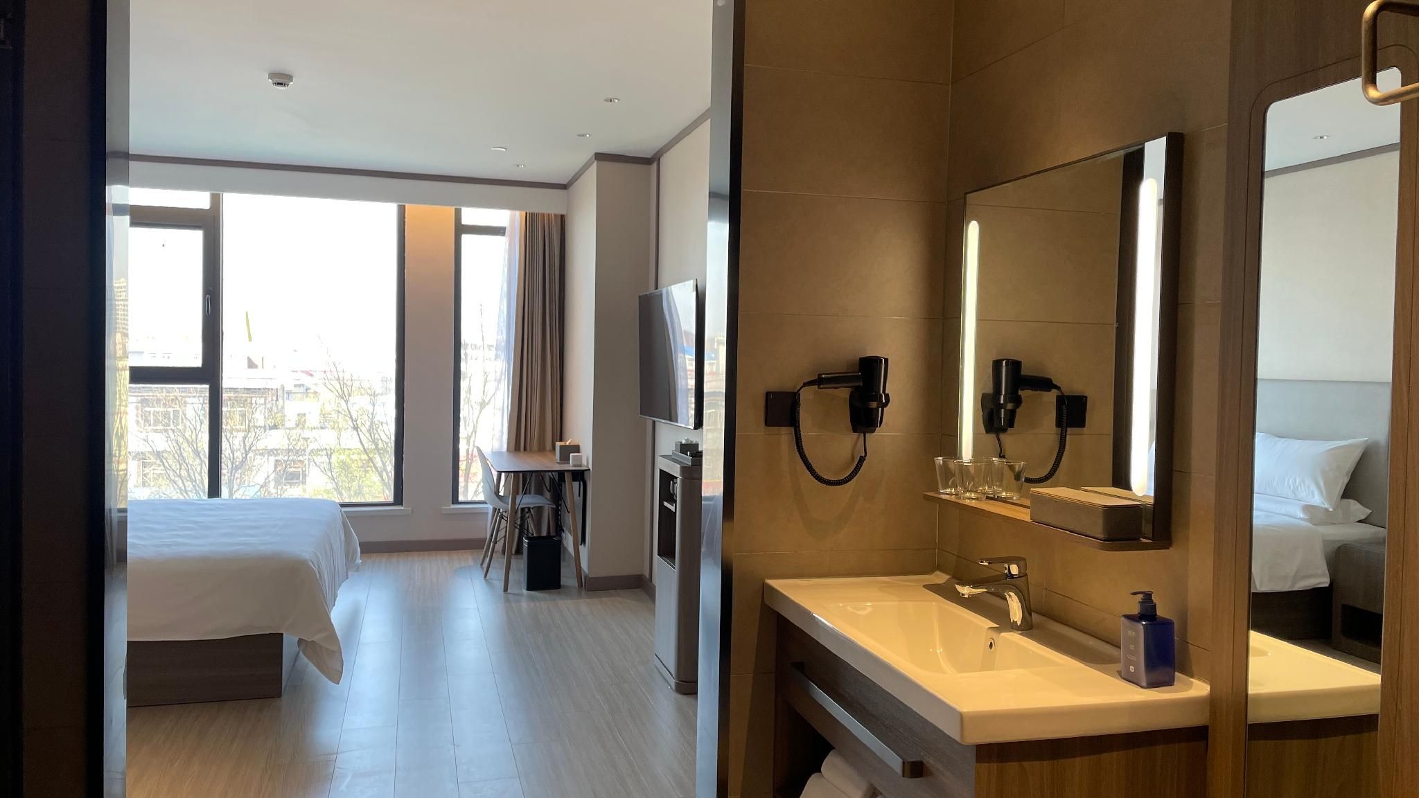 Huazhu - Superior BedRoom