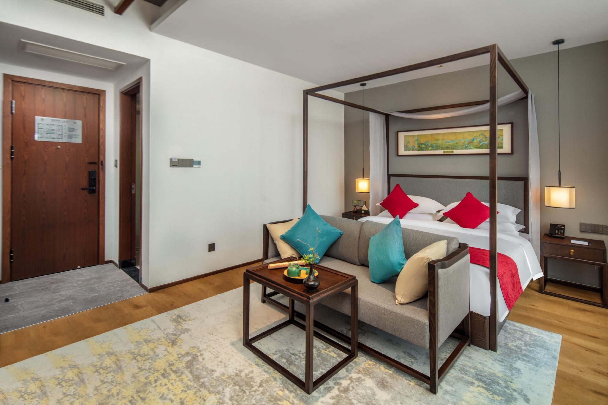 Deluxe Queen Room