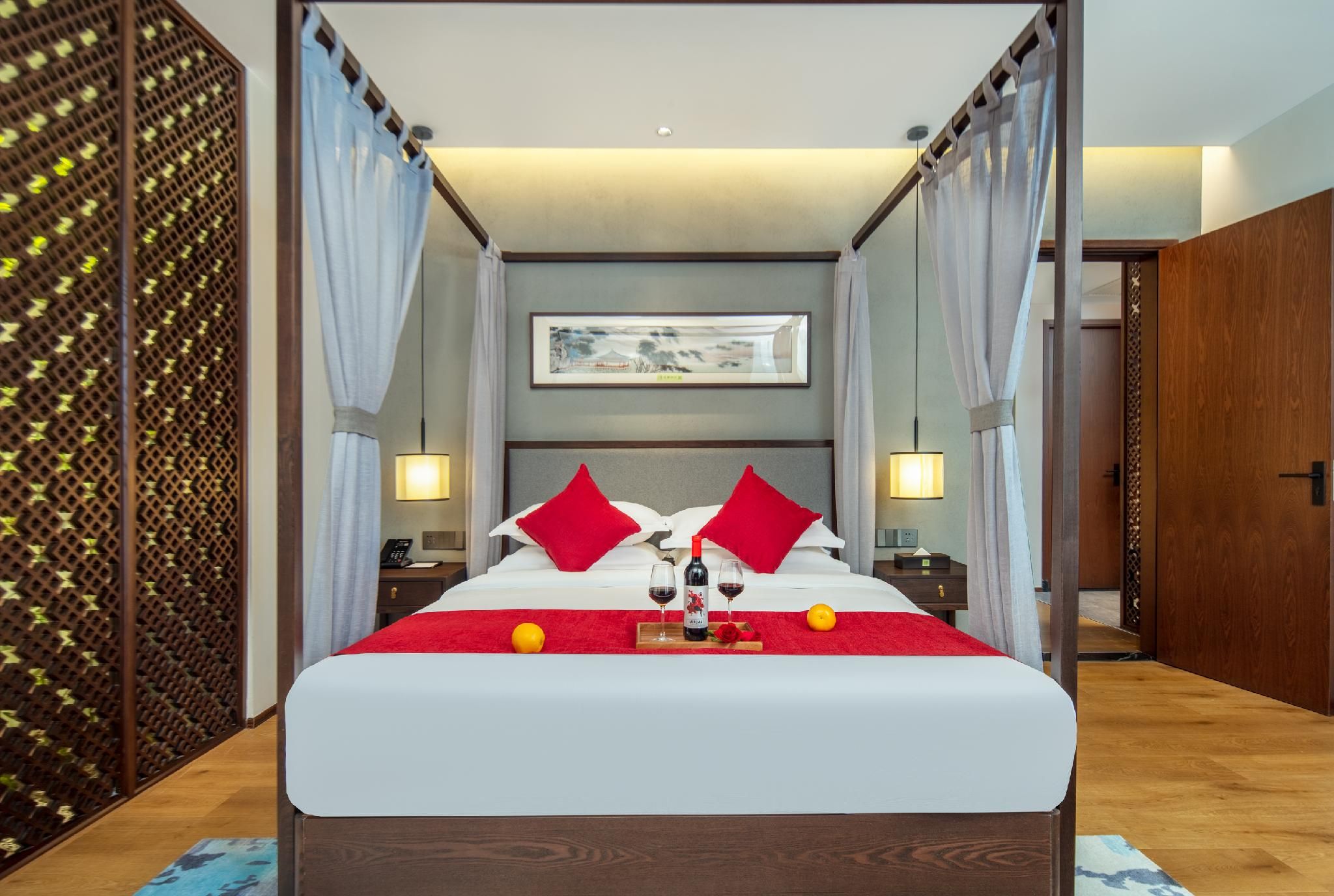 Deluxe King Suite