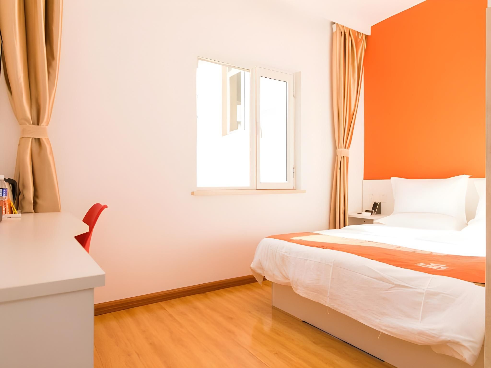 Hotel Queen Room