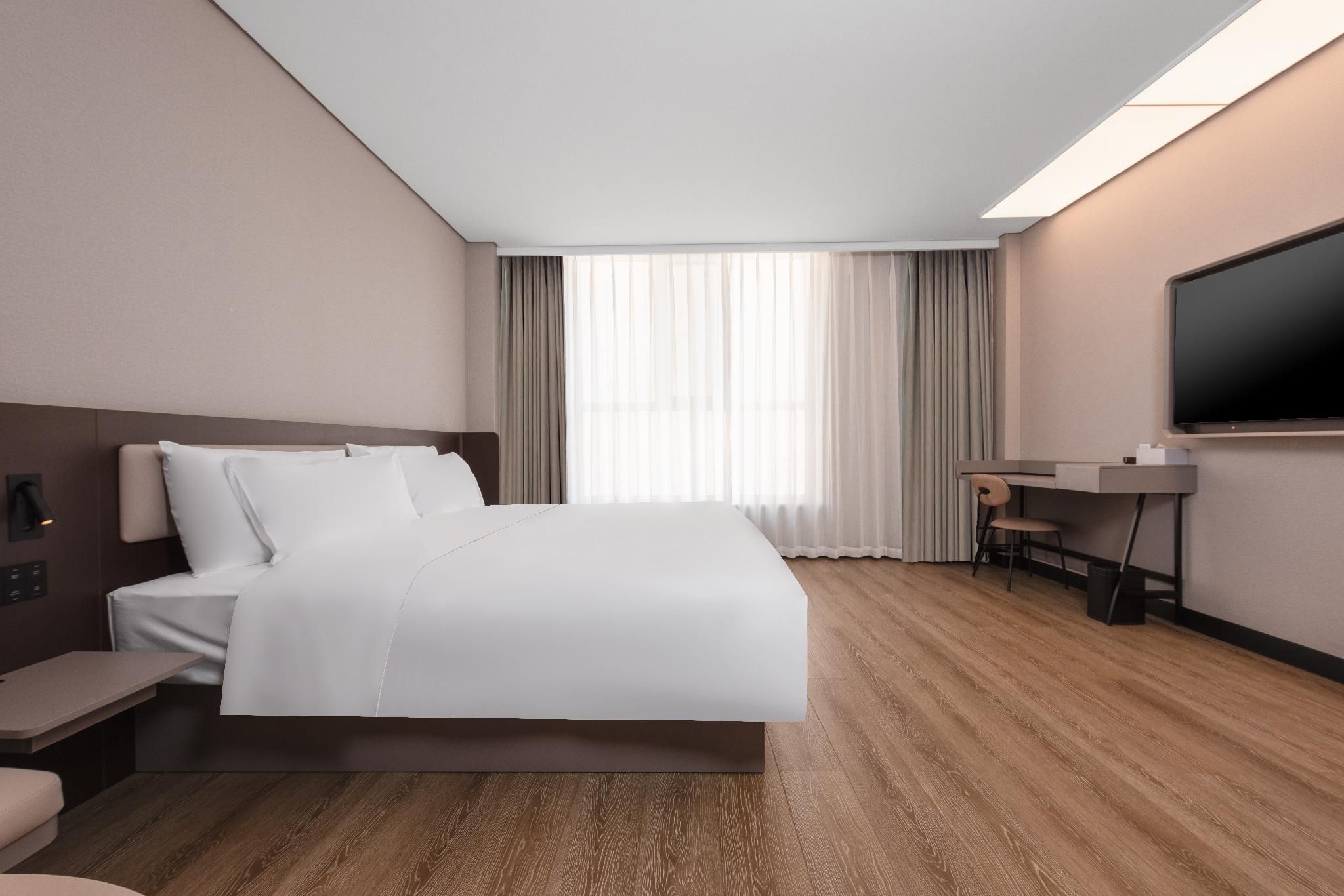 Business Queen Bed Room