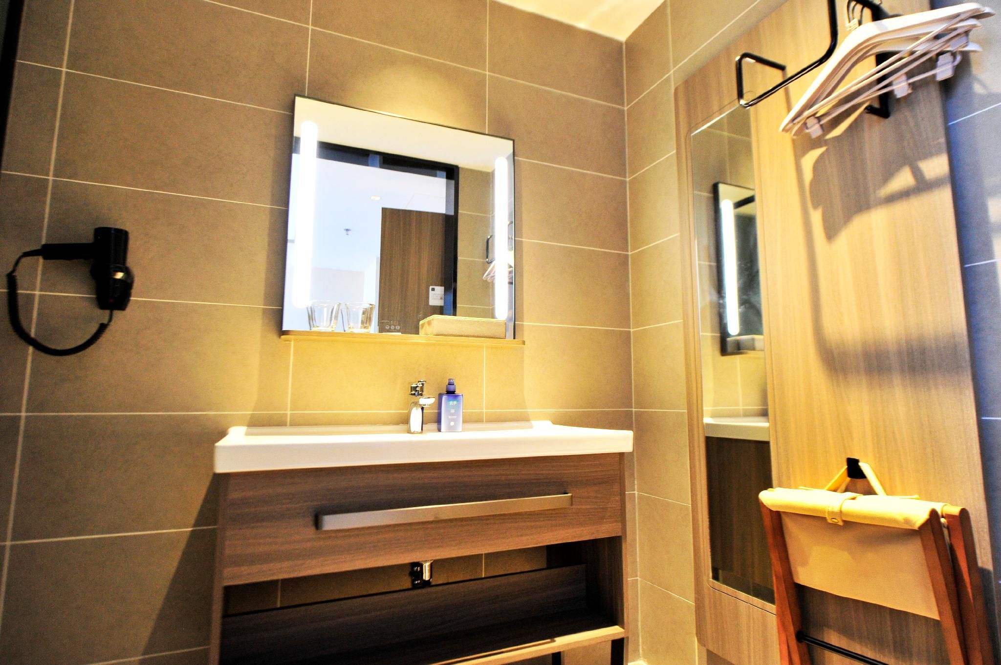 Huazhu - Family Room