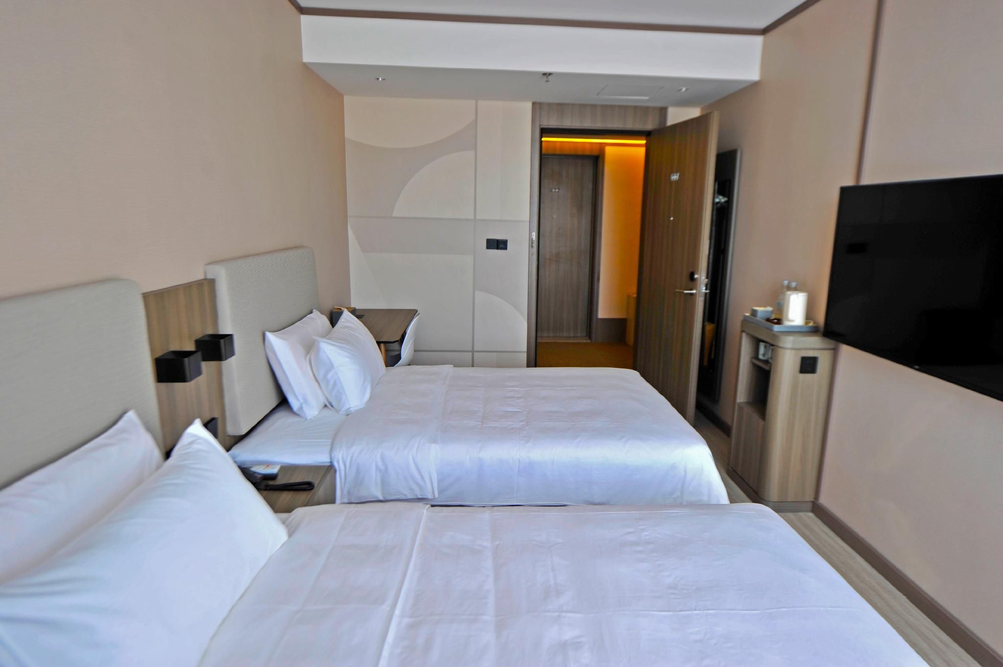 Huazhu - Superior Twin