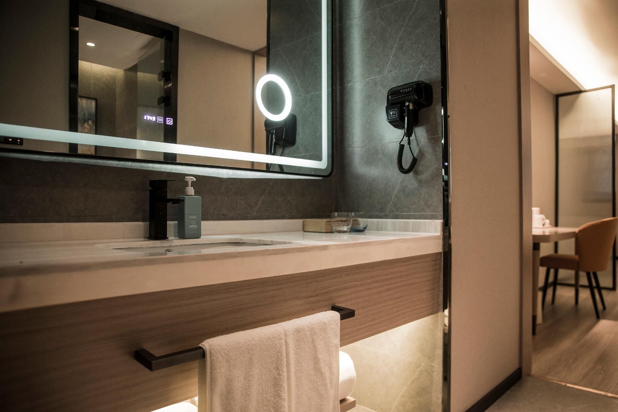Queen Superior Room