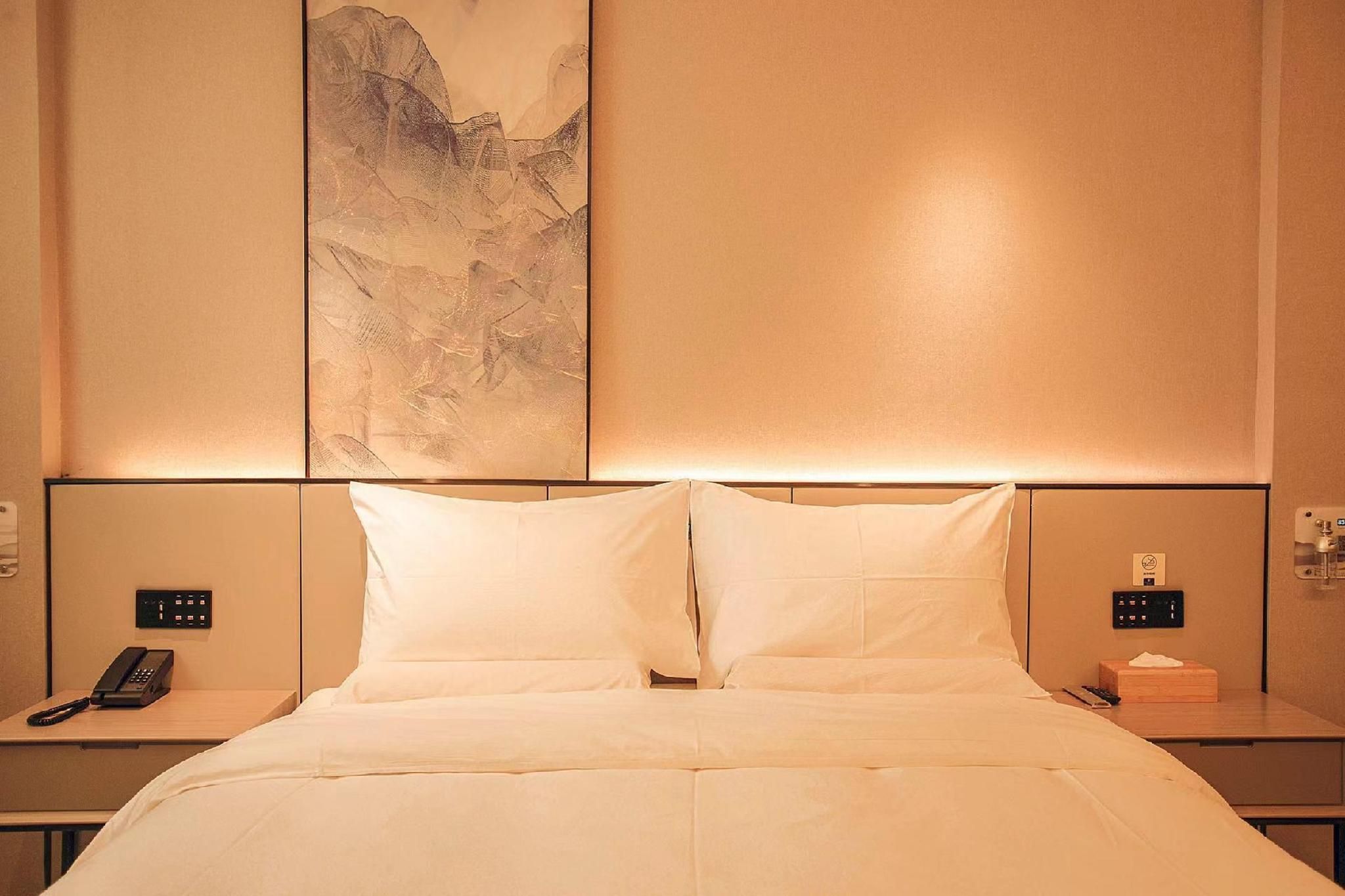 Huazhu - Deluxe Bed Room