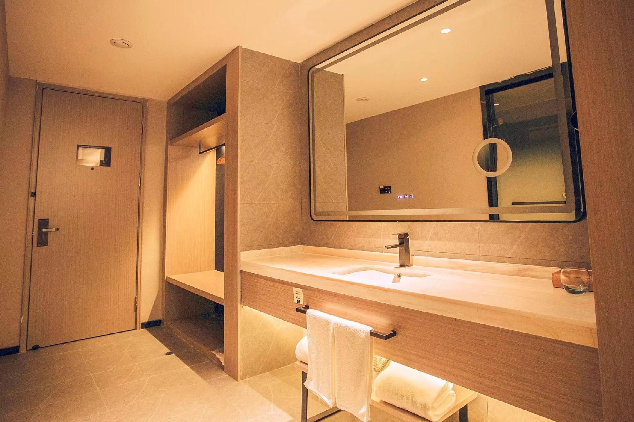 Huazhu - Deluxe Bed Room