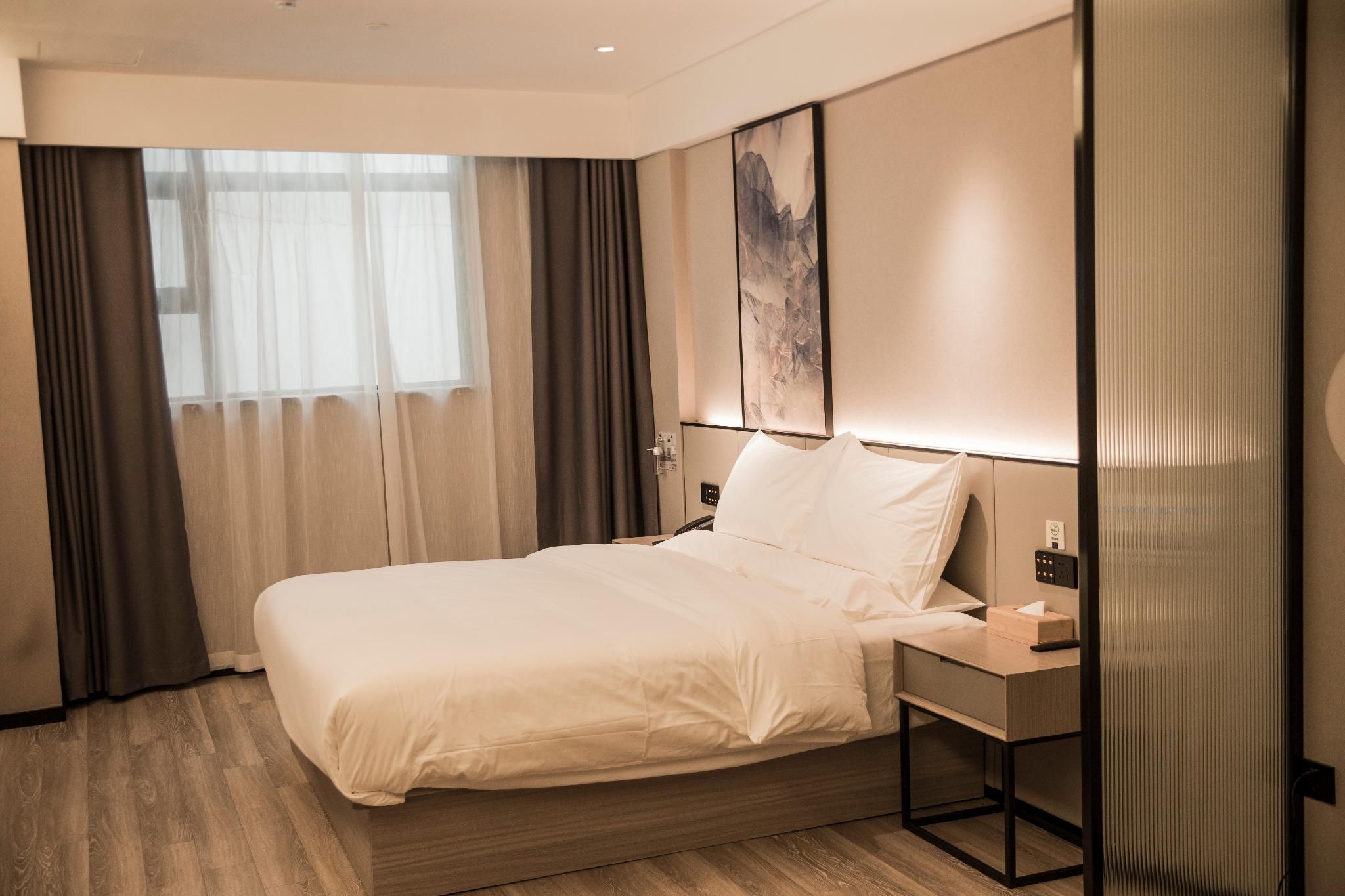 Queen Superior Room