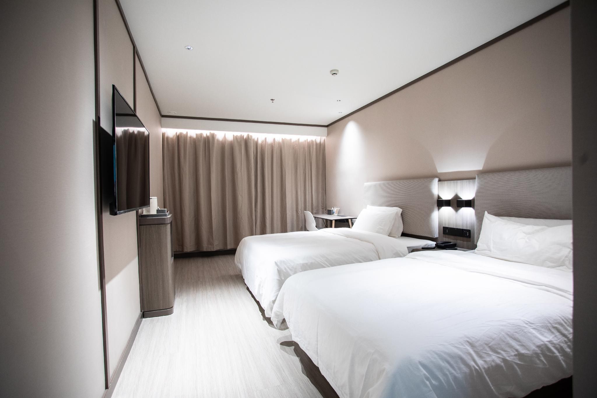 Huazhu - Family Room