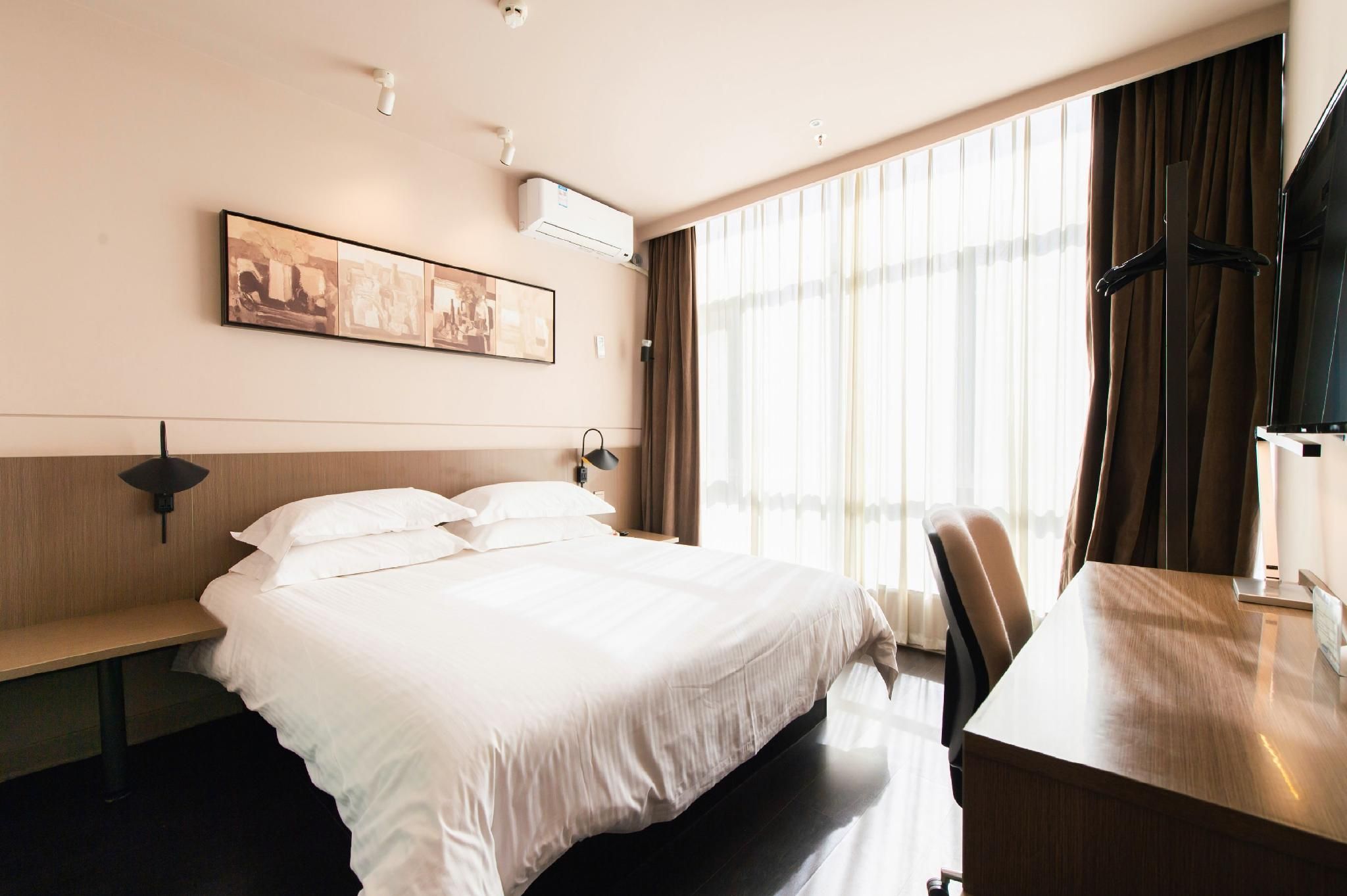 Deluxe Double Room with Lake View
