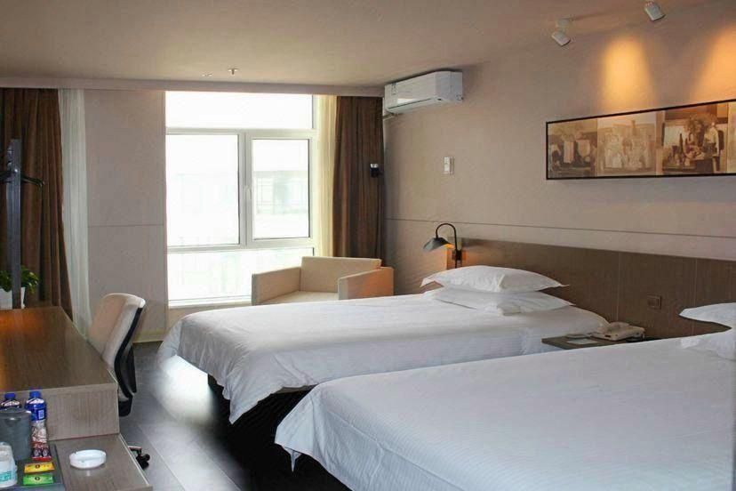 WH - Superior Large Twin Bed Room