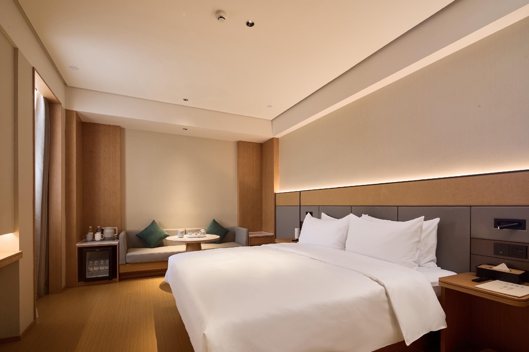 Huazhu - Room With Bed