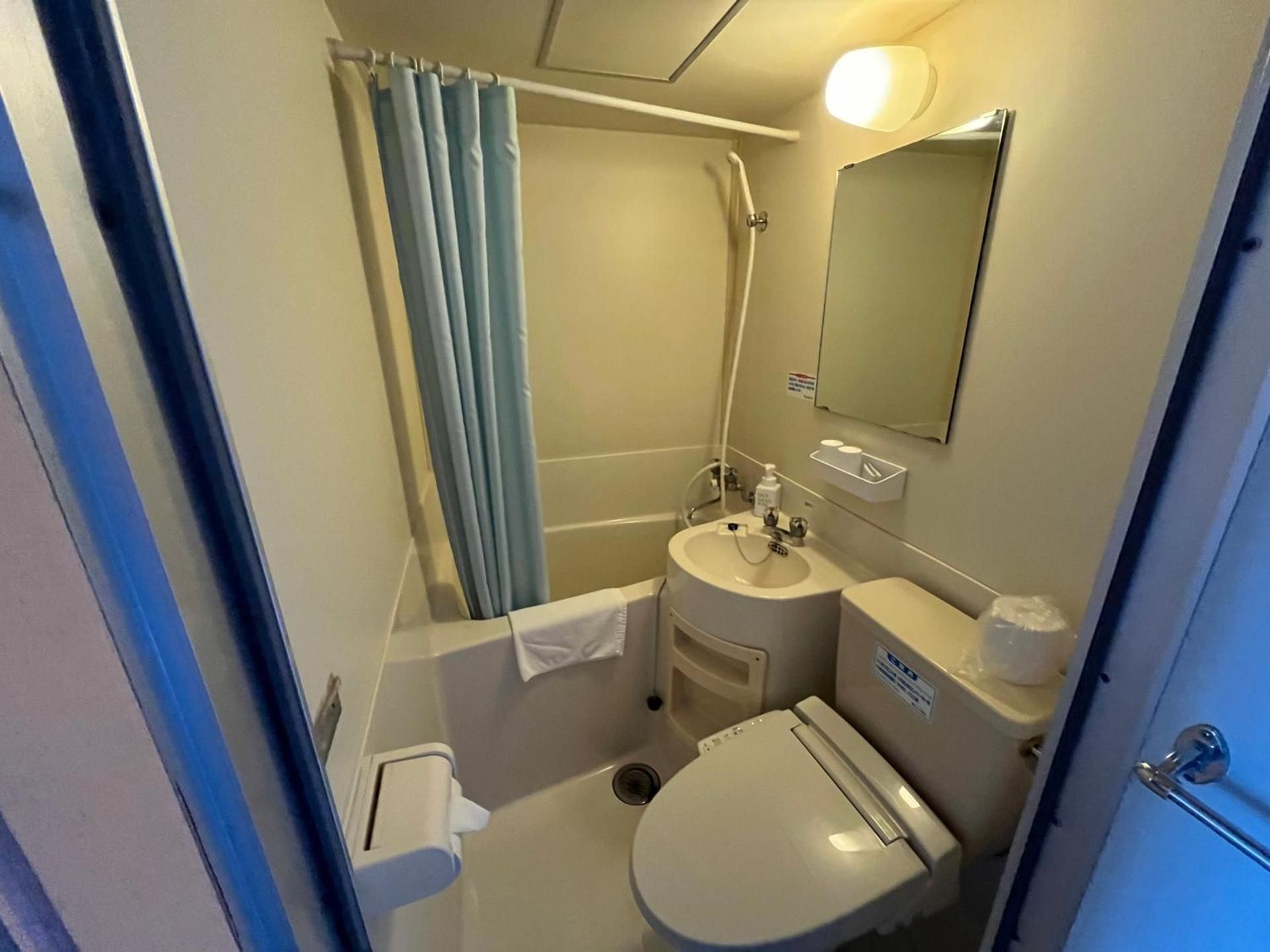 Large Twin Room - Non-Smoking
