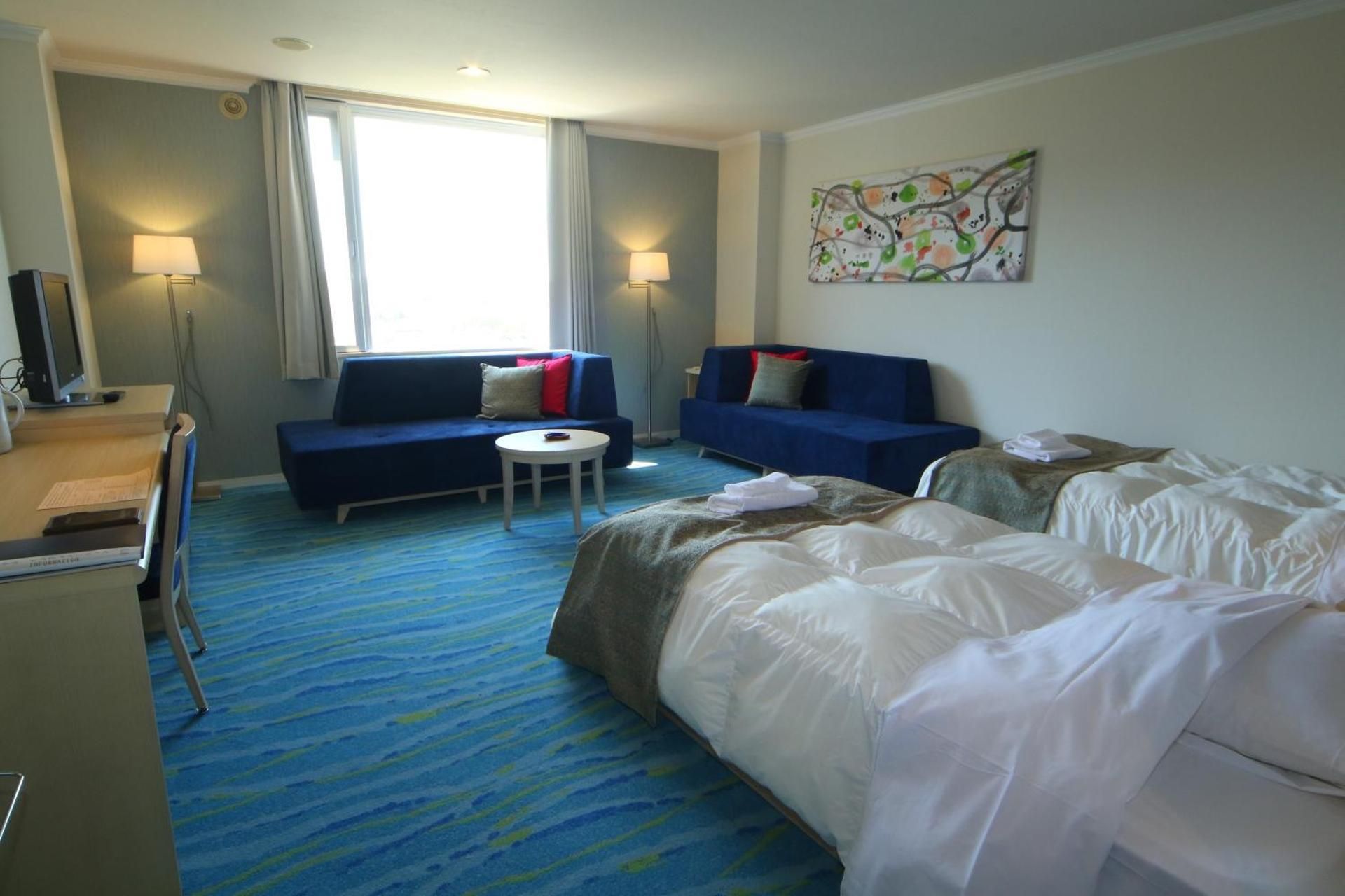 Large Twin Room - Non-Smoking