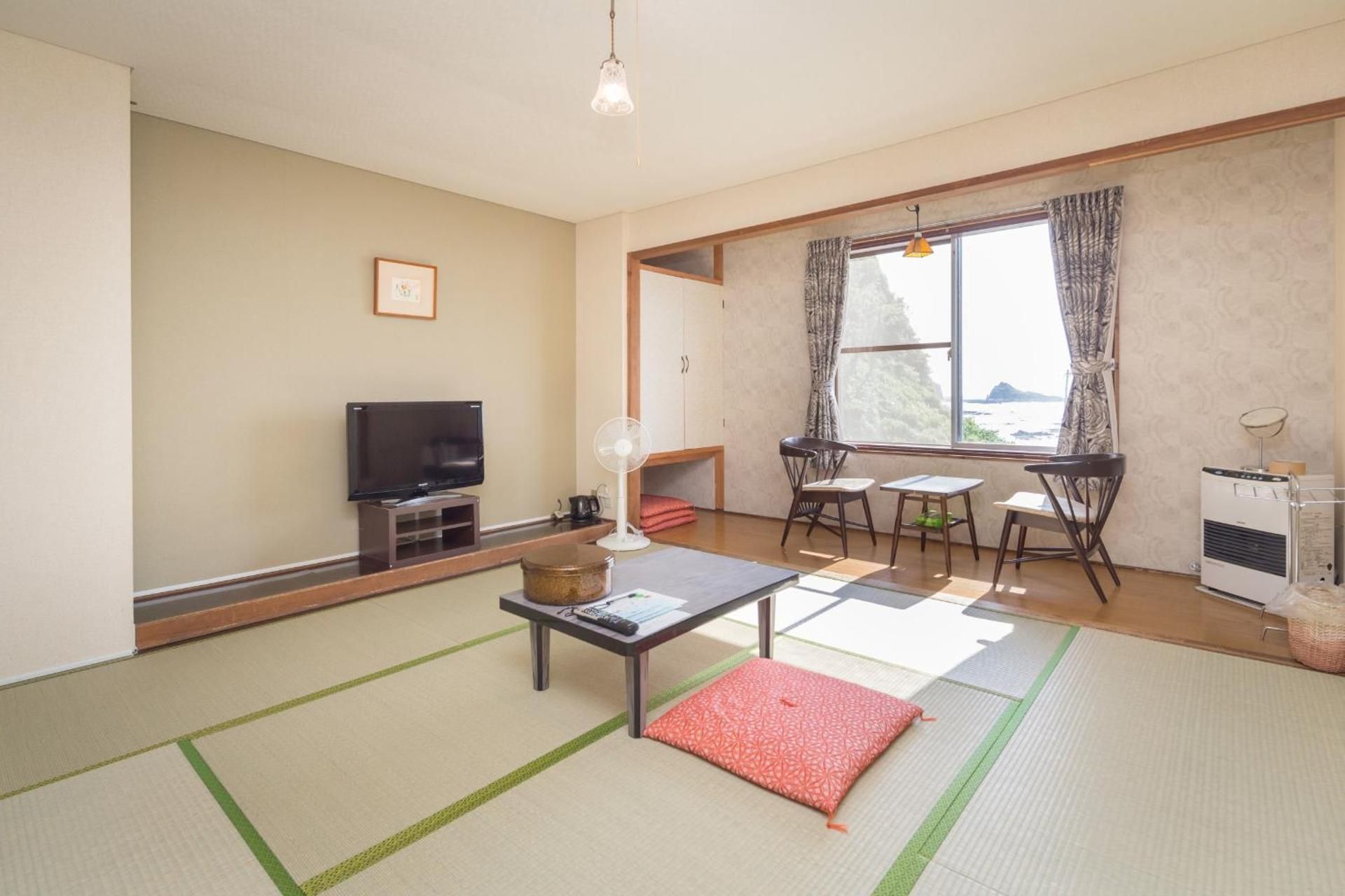 Japanese-Style Triple Room with Shared Bathroom-Sea View - Non-Smoking