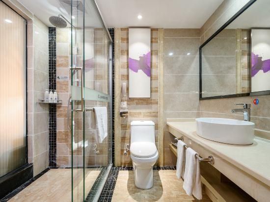 Queen Room with View