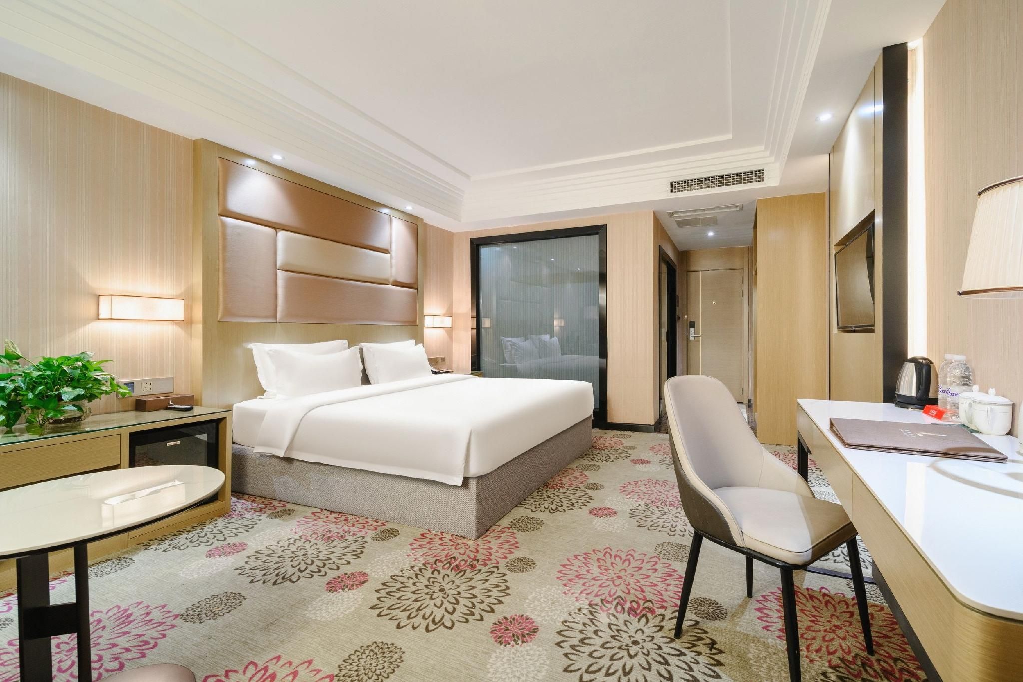 Queen Room with View