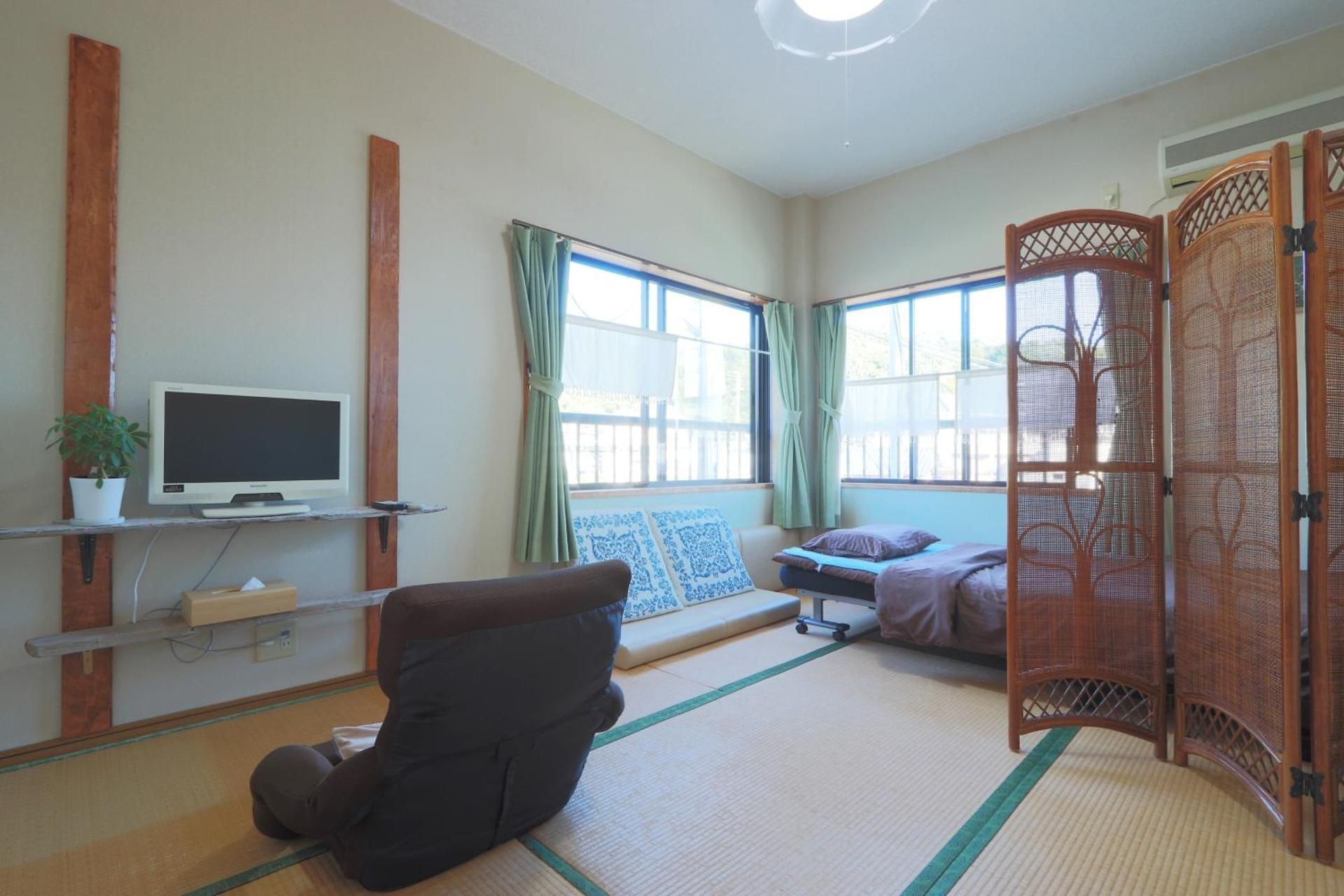 Standard Twin Room with Mountain View