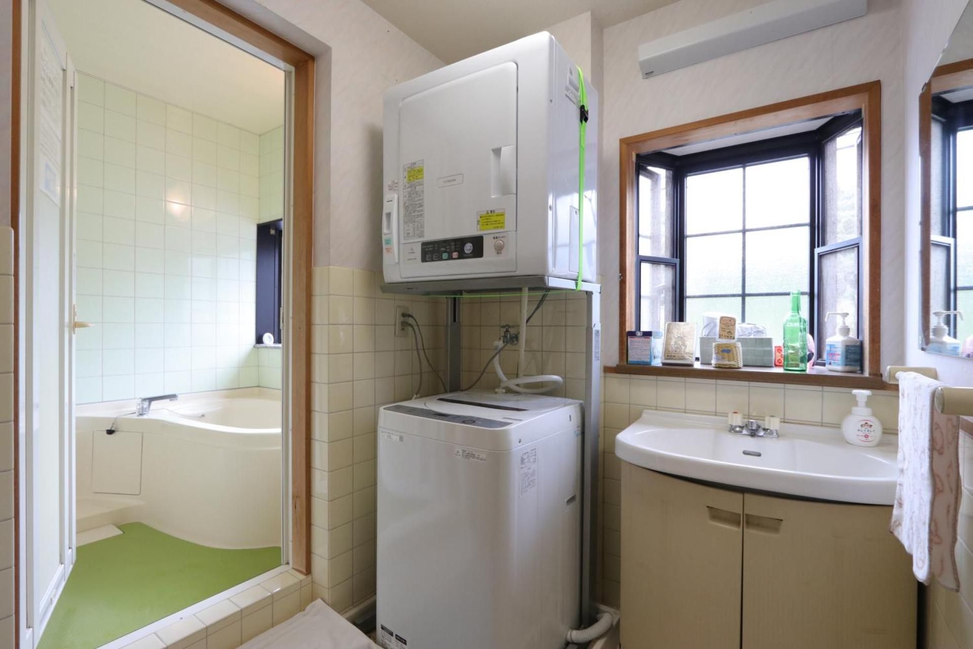 Standard Twin Room with Mountain View