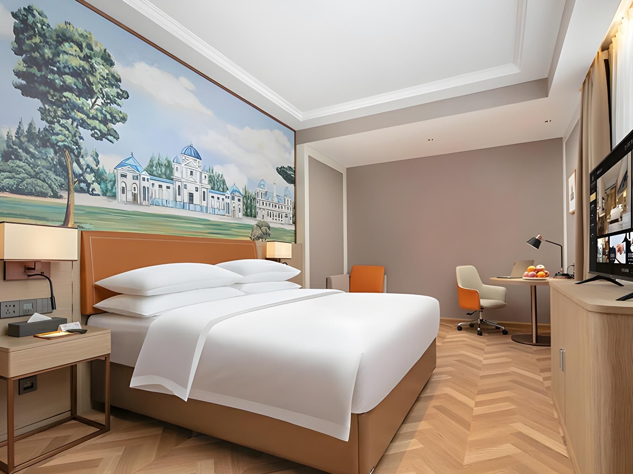 Deluxe Queen Room