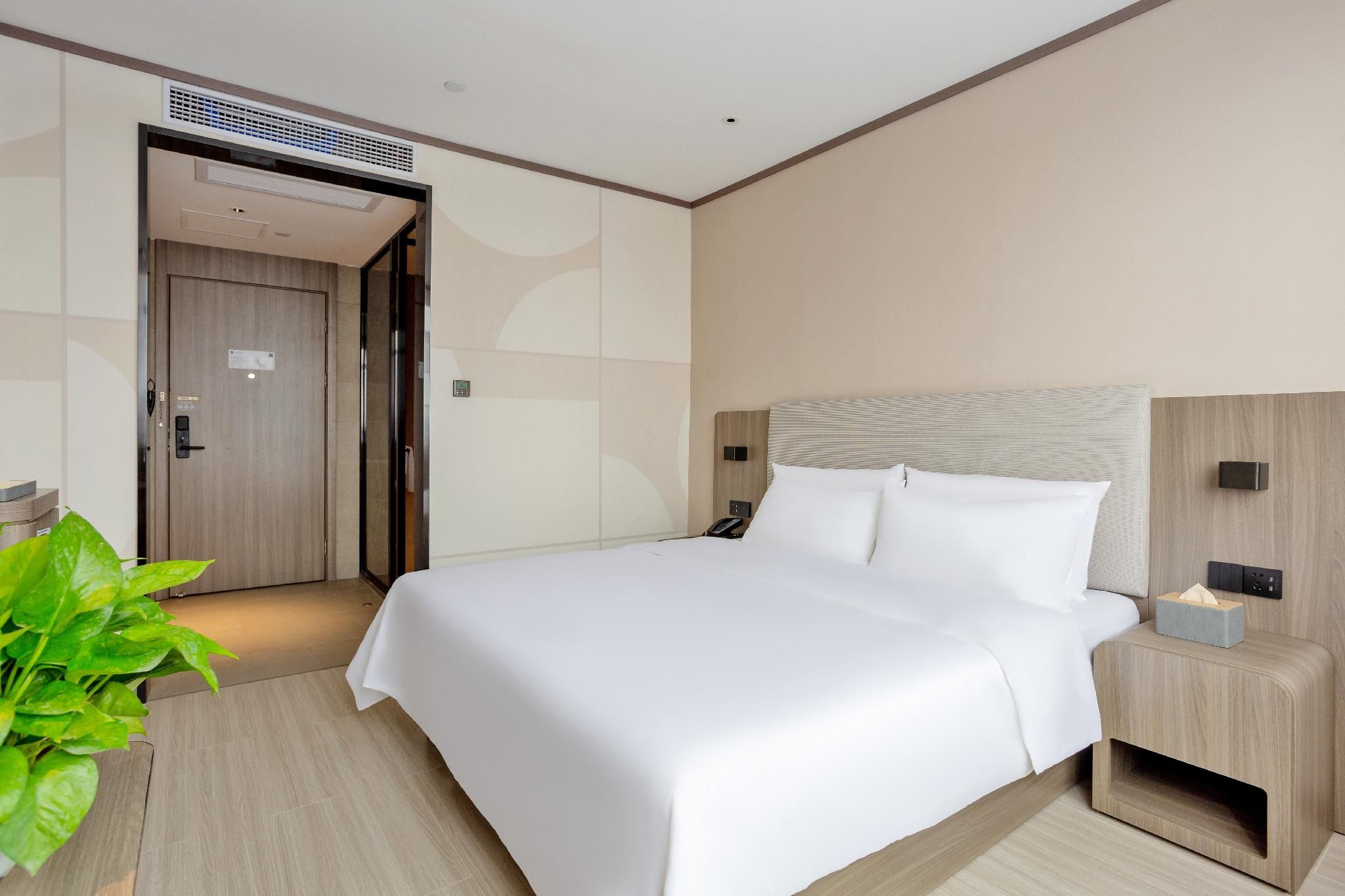 Huazhu - Room With Bed