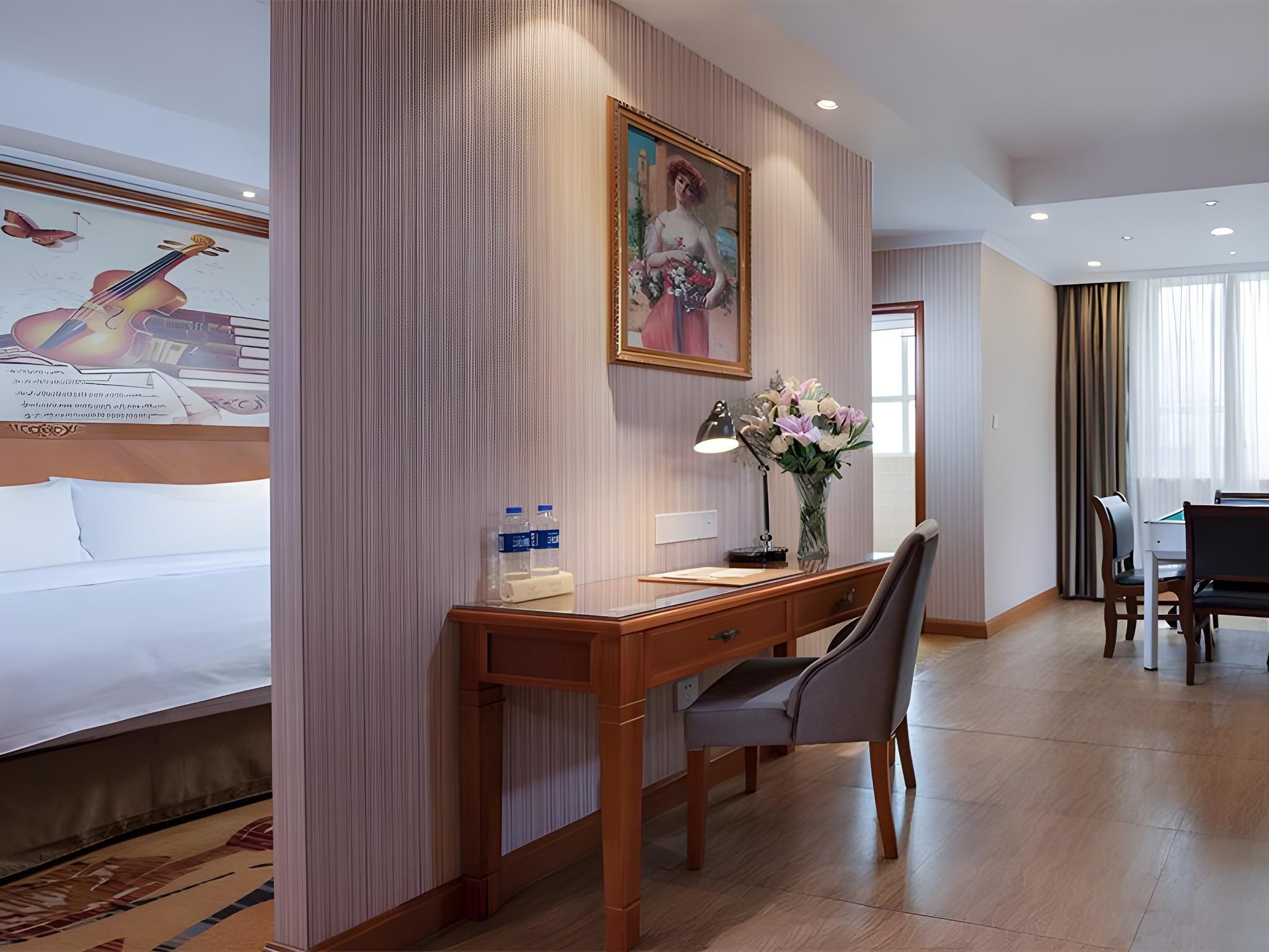 Vienna - Functional Chess Suite Room