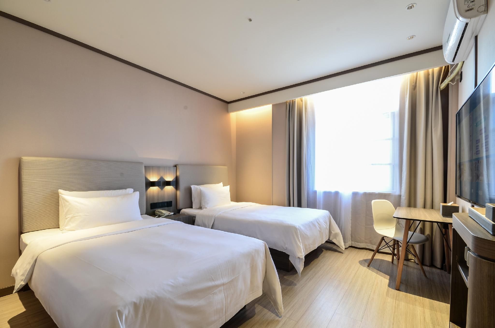 Huazhu - Suite With Twin Bed